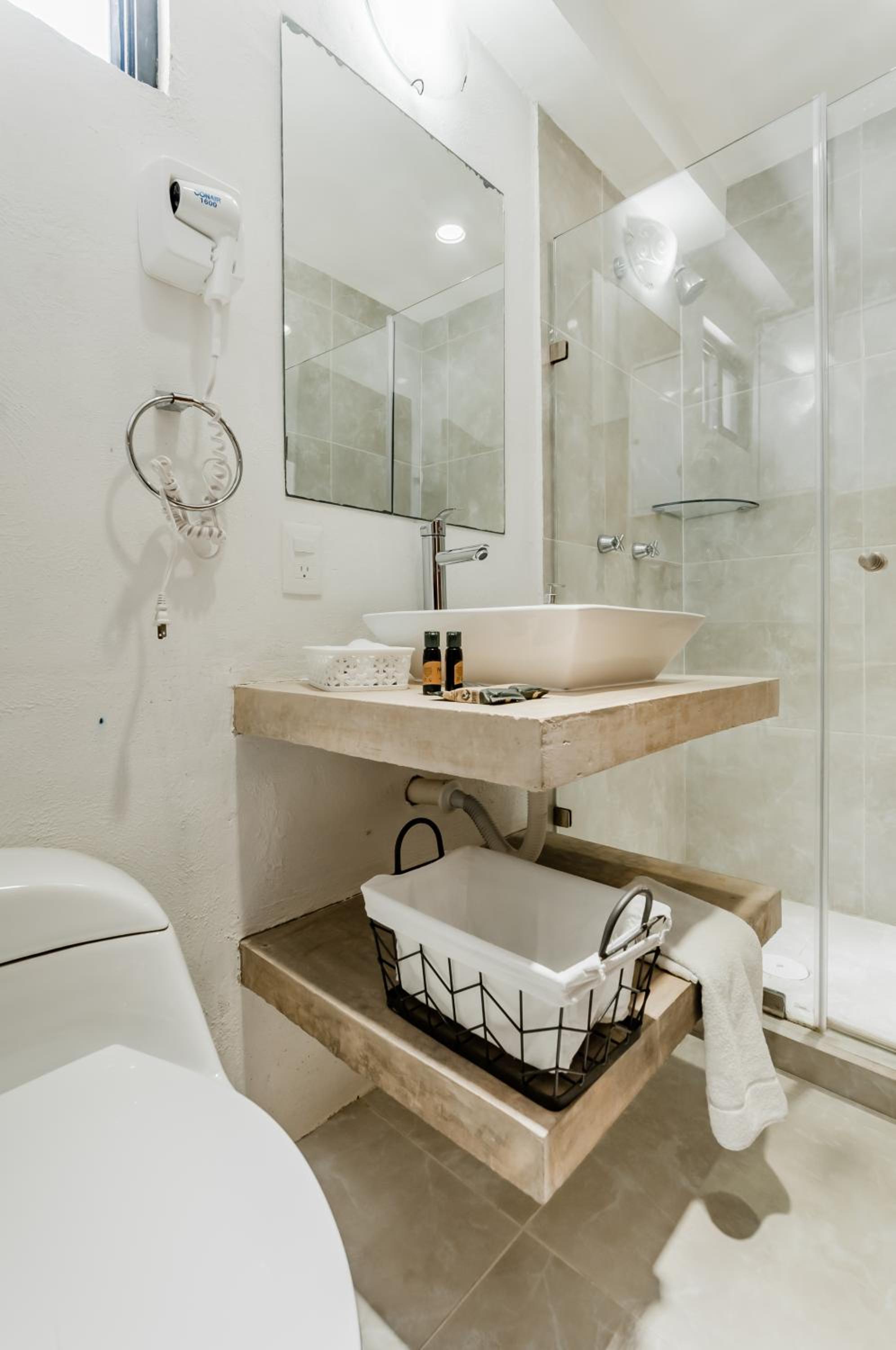 HotelZone L16 Beach Access