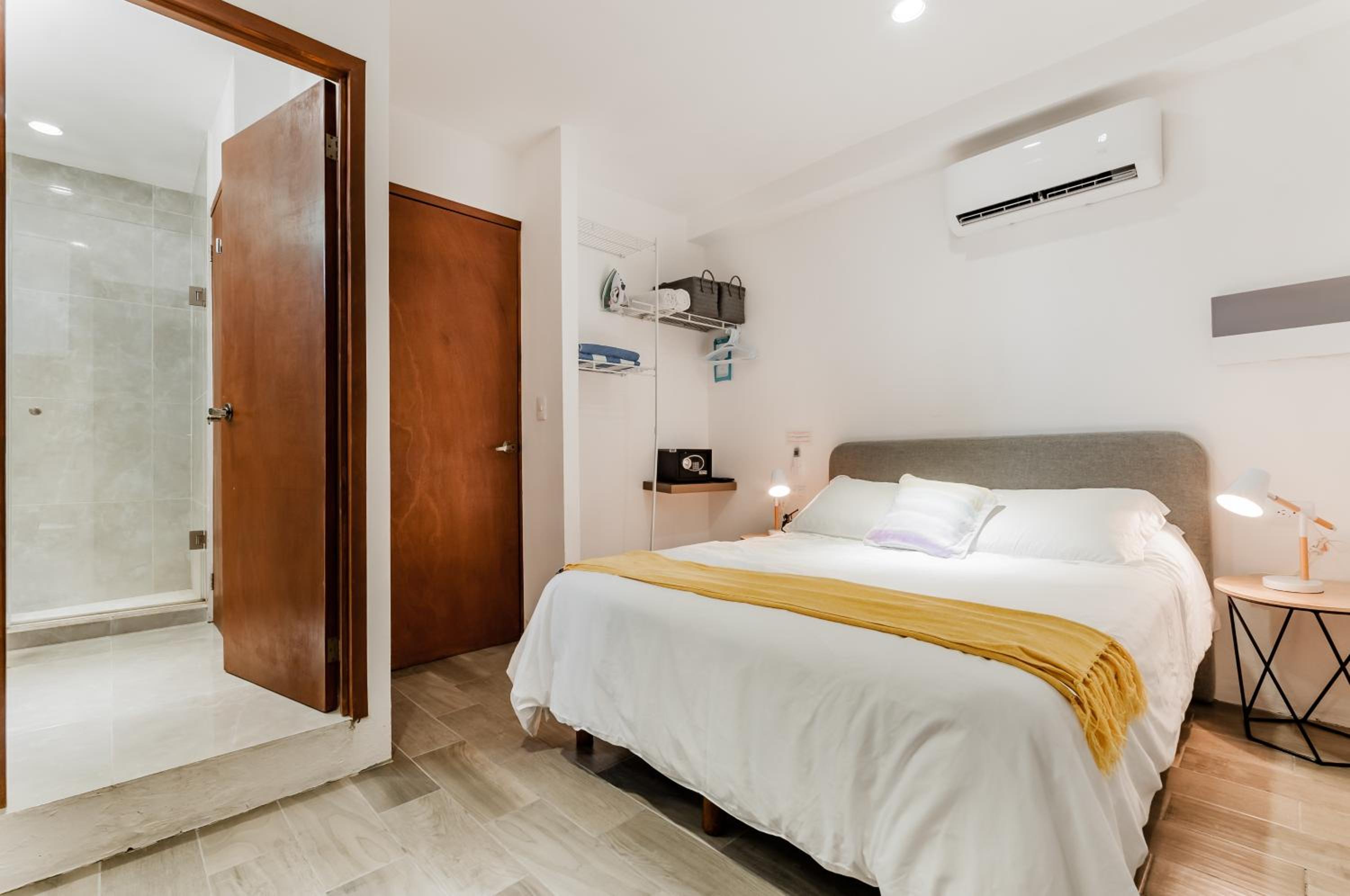 HotelZone L16 Beach Access