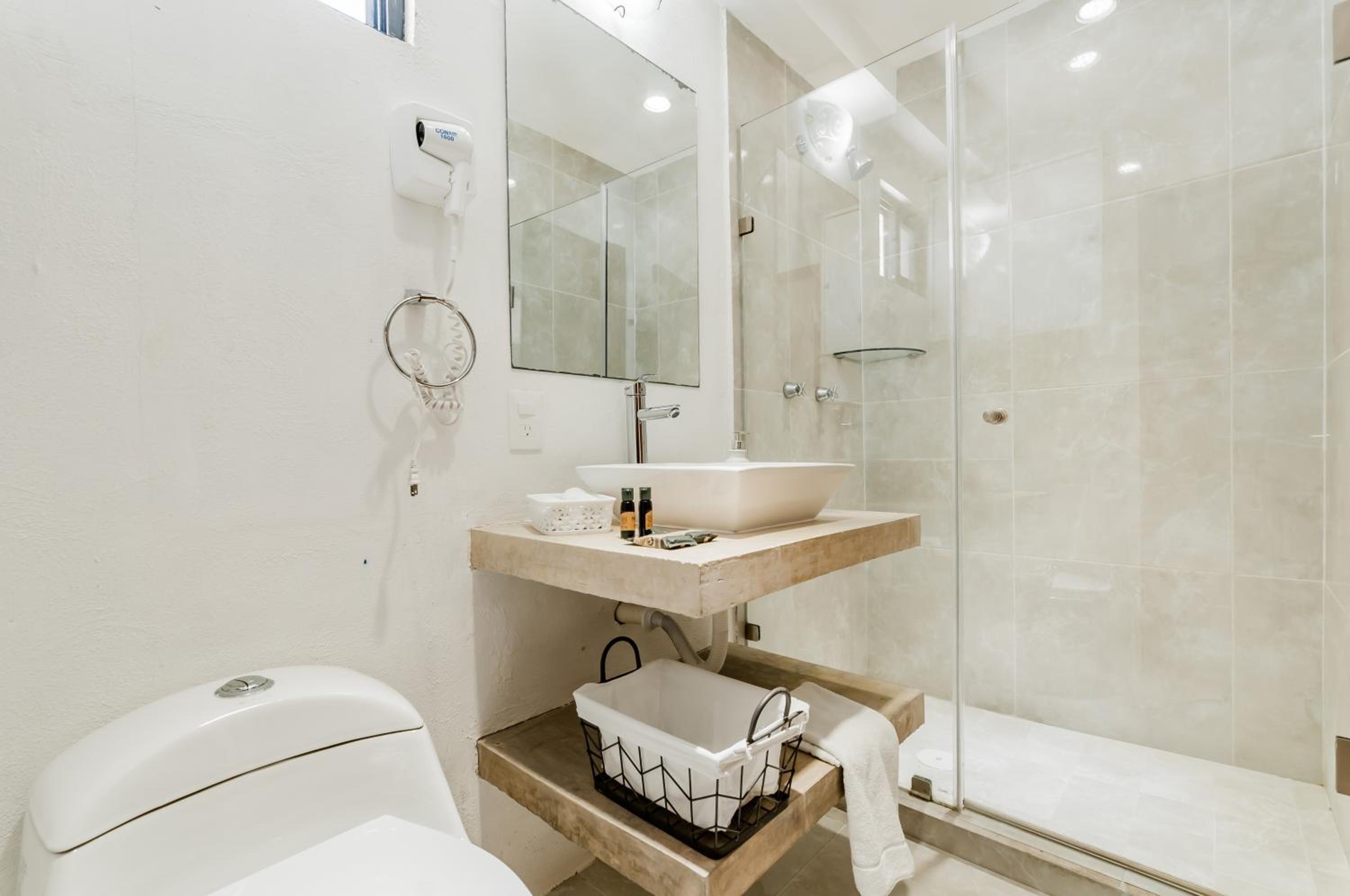HotelZone L16 Beach Access