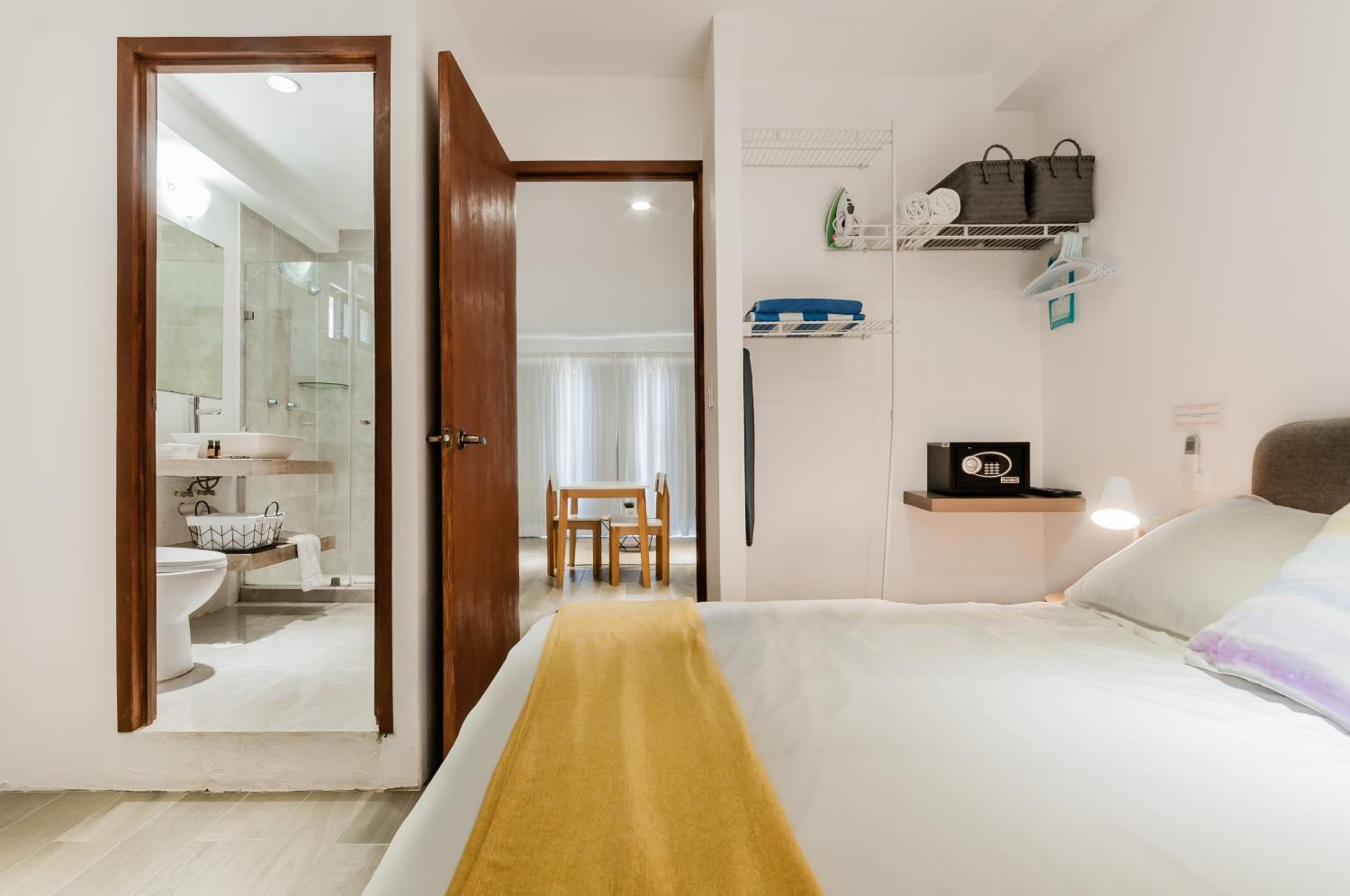 HotelZone L16 Beach Access