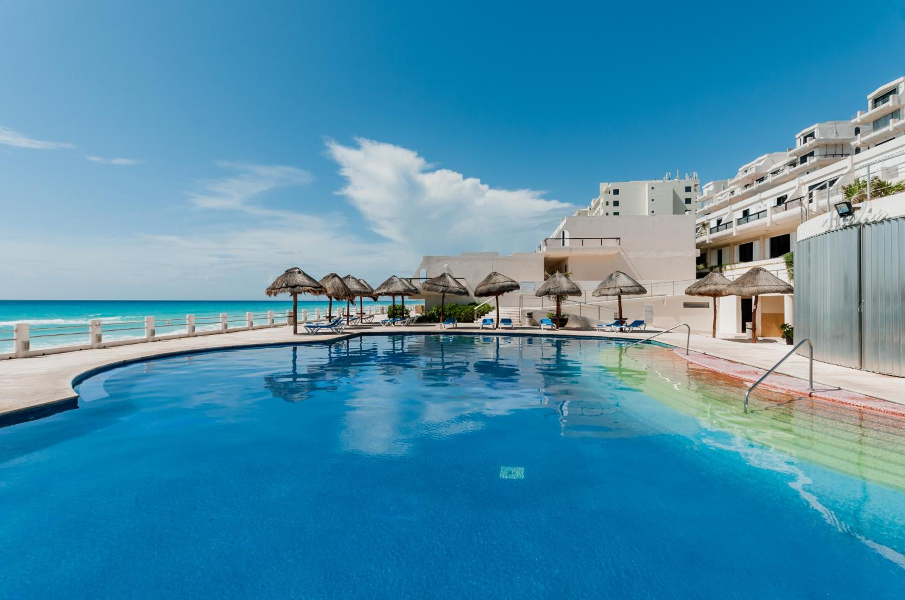 HotelZone L20 Beach Access