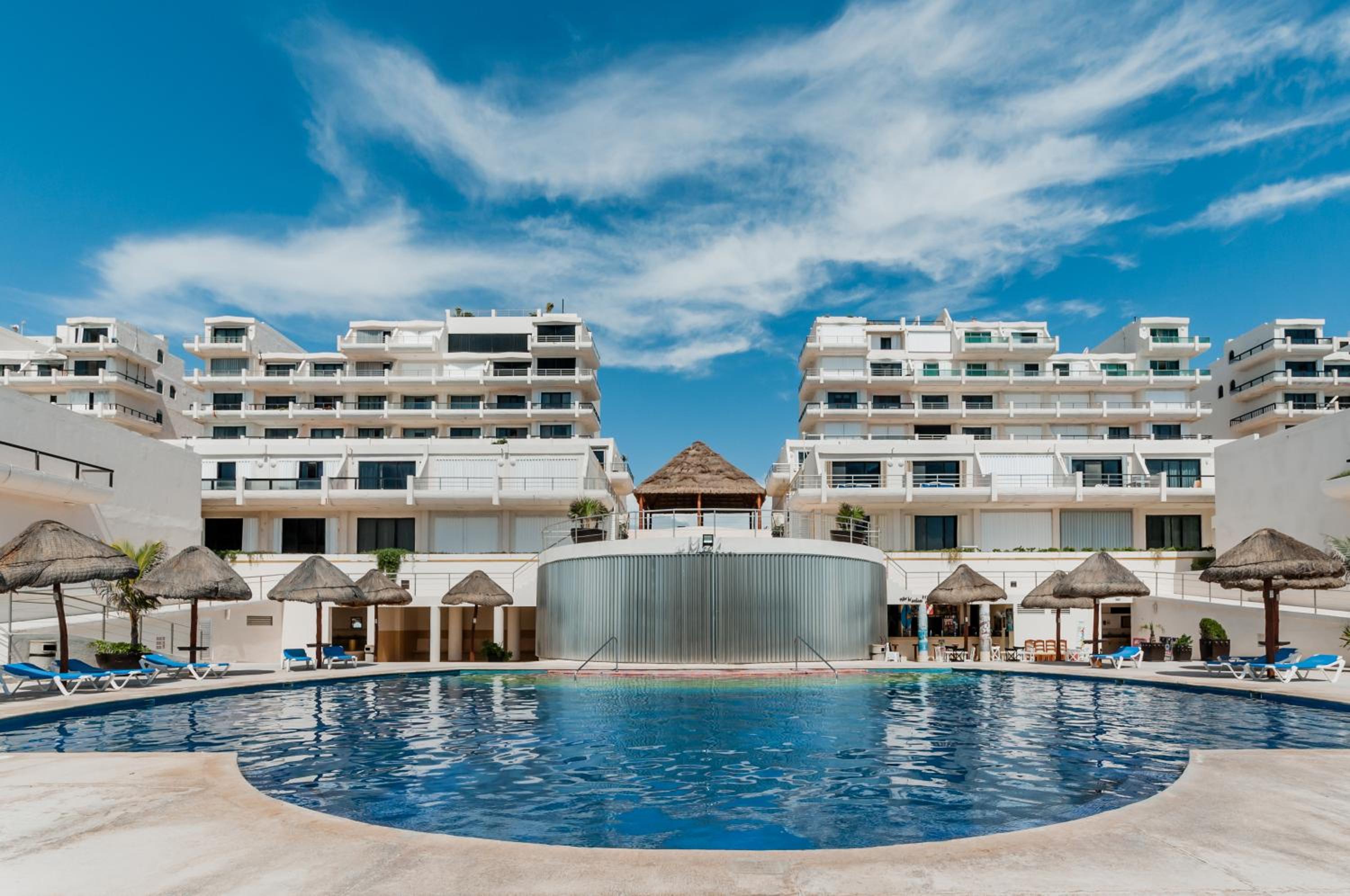 HotelZone L20 Beach Access
