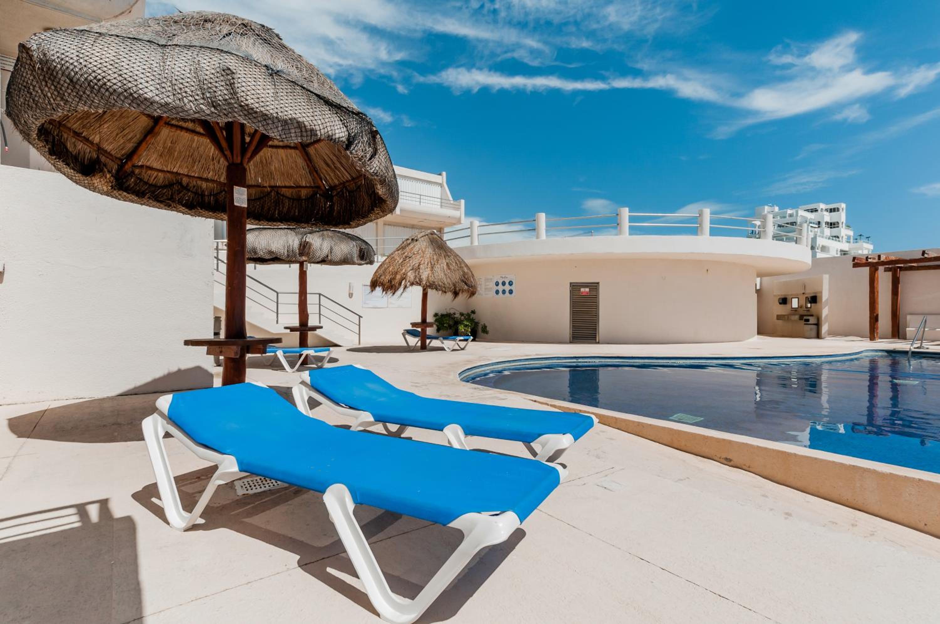 HotelZone L20 Beach Access