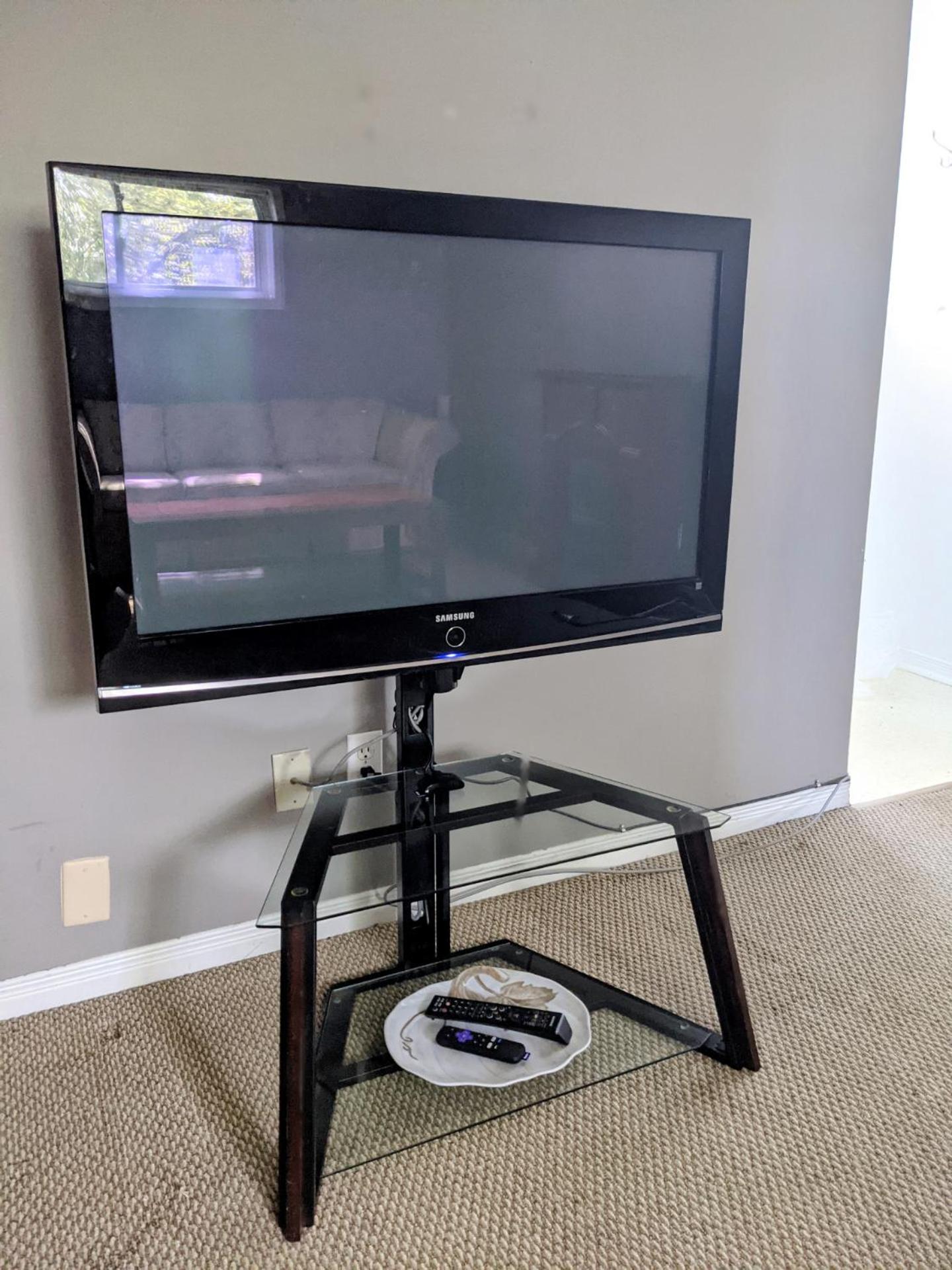 Private 2 bedroom apartment, upstairs, no contact check in view 4