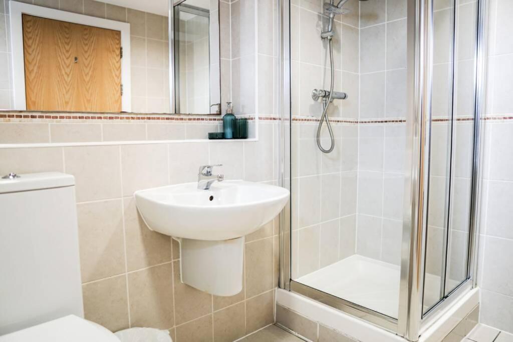 Beautiful 3 bedroom apartment by the Sea view 2