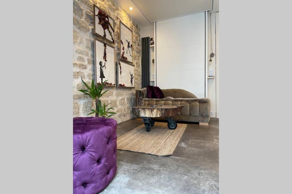 Tiny Gallery Paris Gare Montparnasse