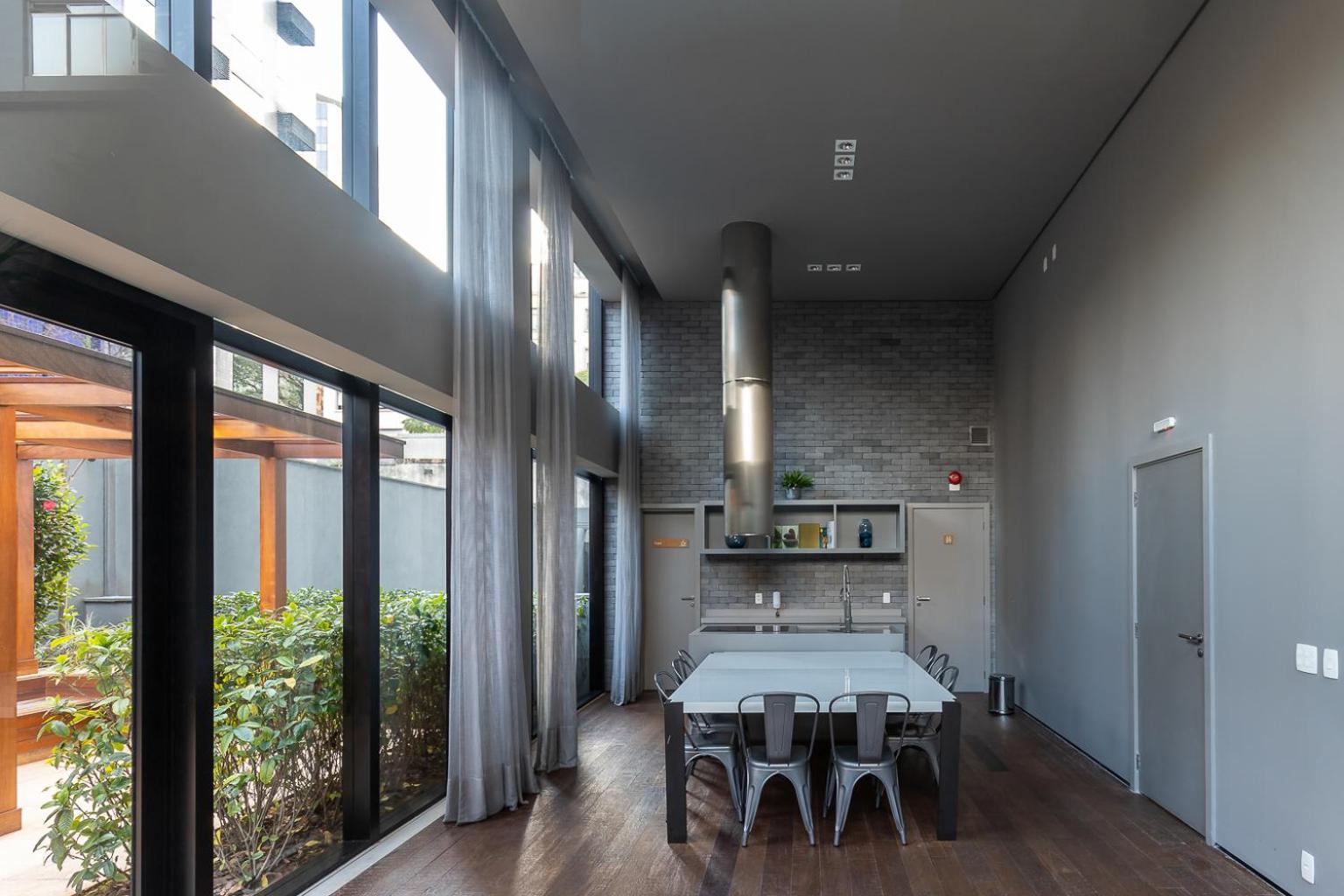 Loft em Moema, próximo ao Metro, com estacionamento no condomínio
