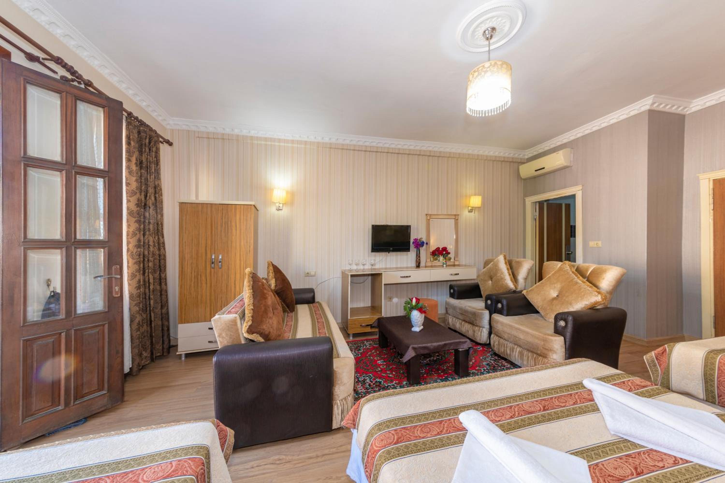 Ista Palace Hotel - Image 60