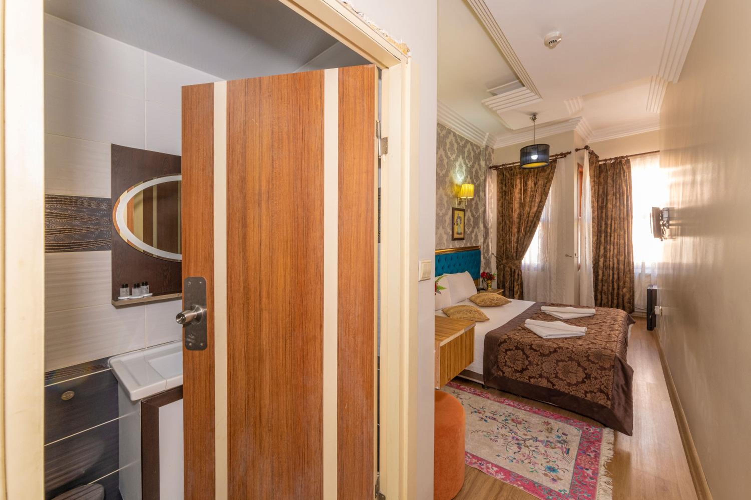 Ista Palace Hotel - Image 39