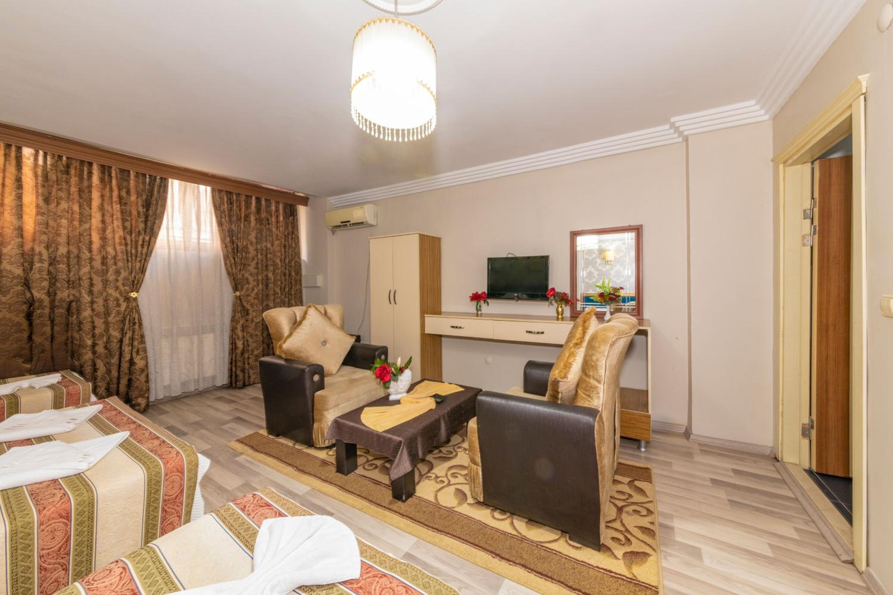 Ista Palace Hotel - Image 34