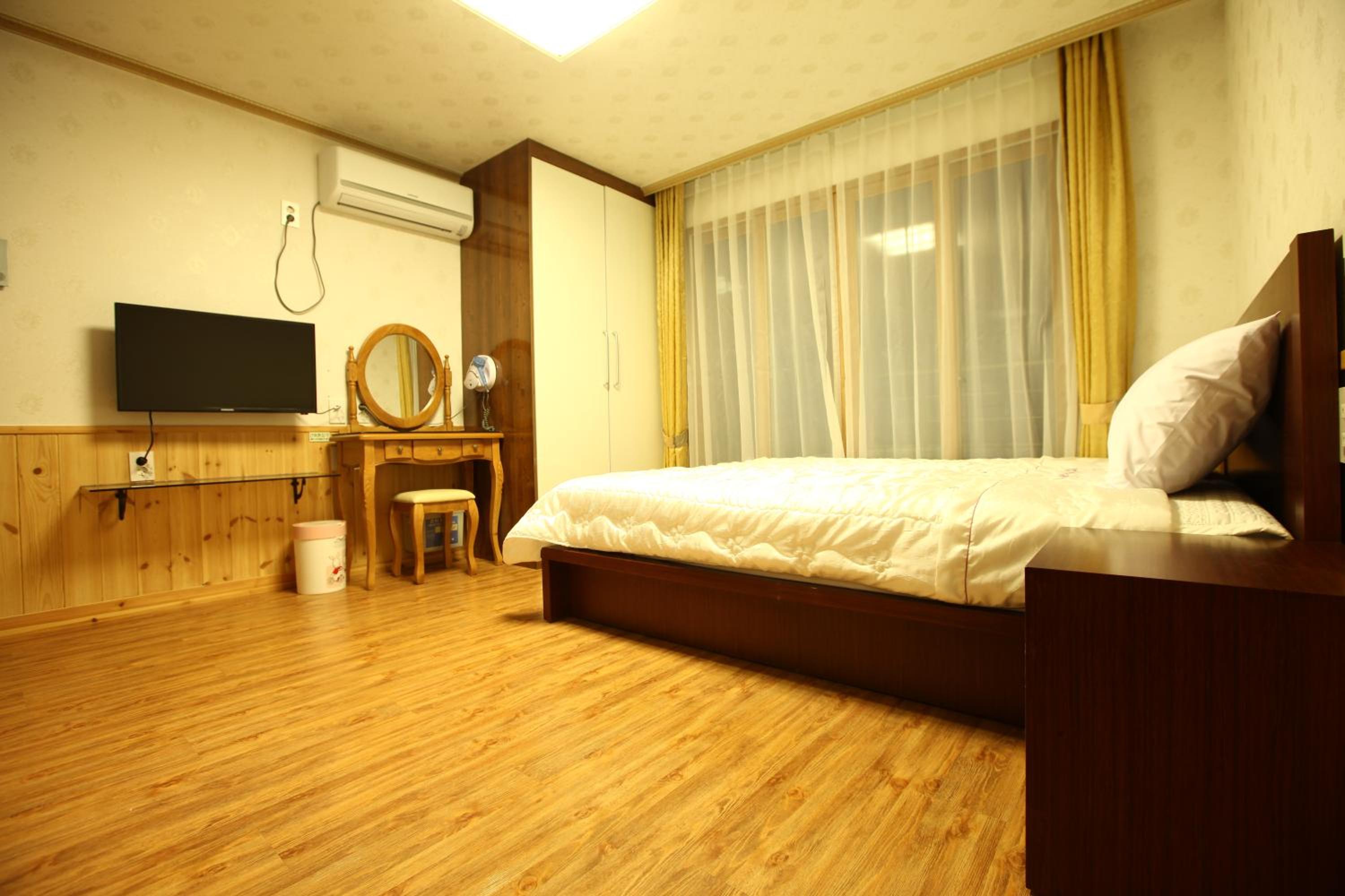 Jungmun Haesung Parktel