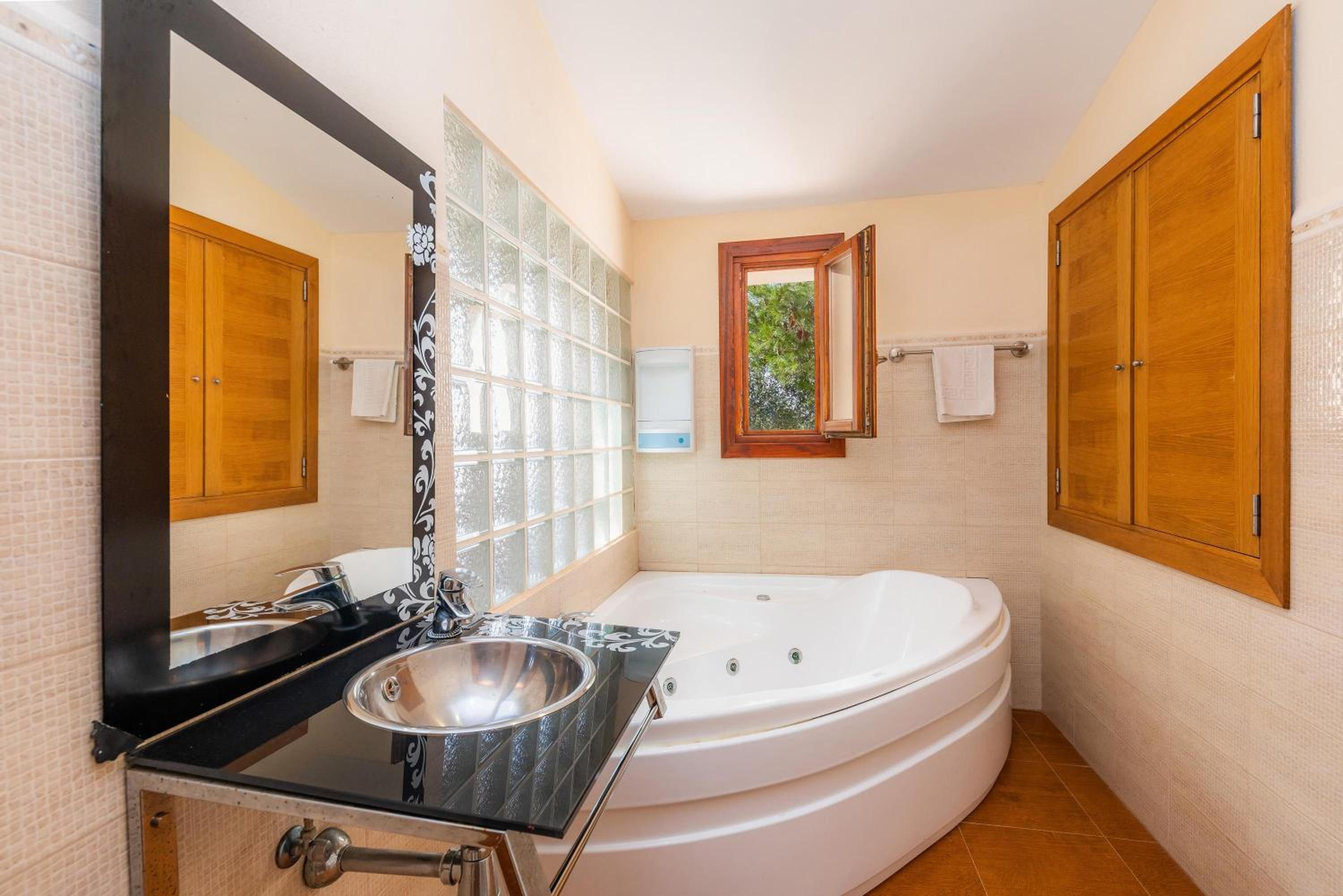 Ses Angoixes en Santanyi — bathroom