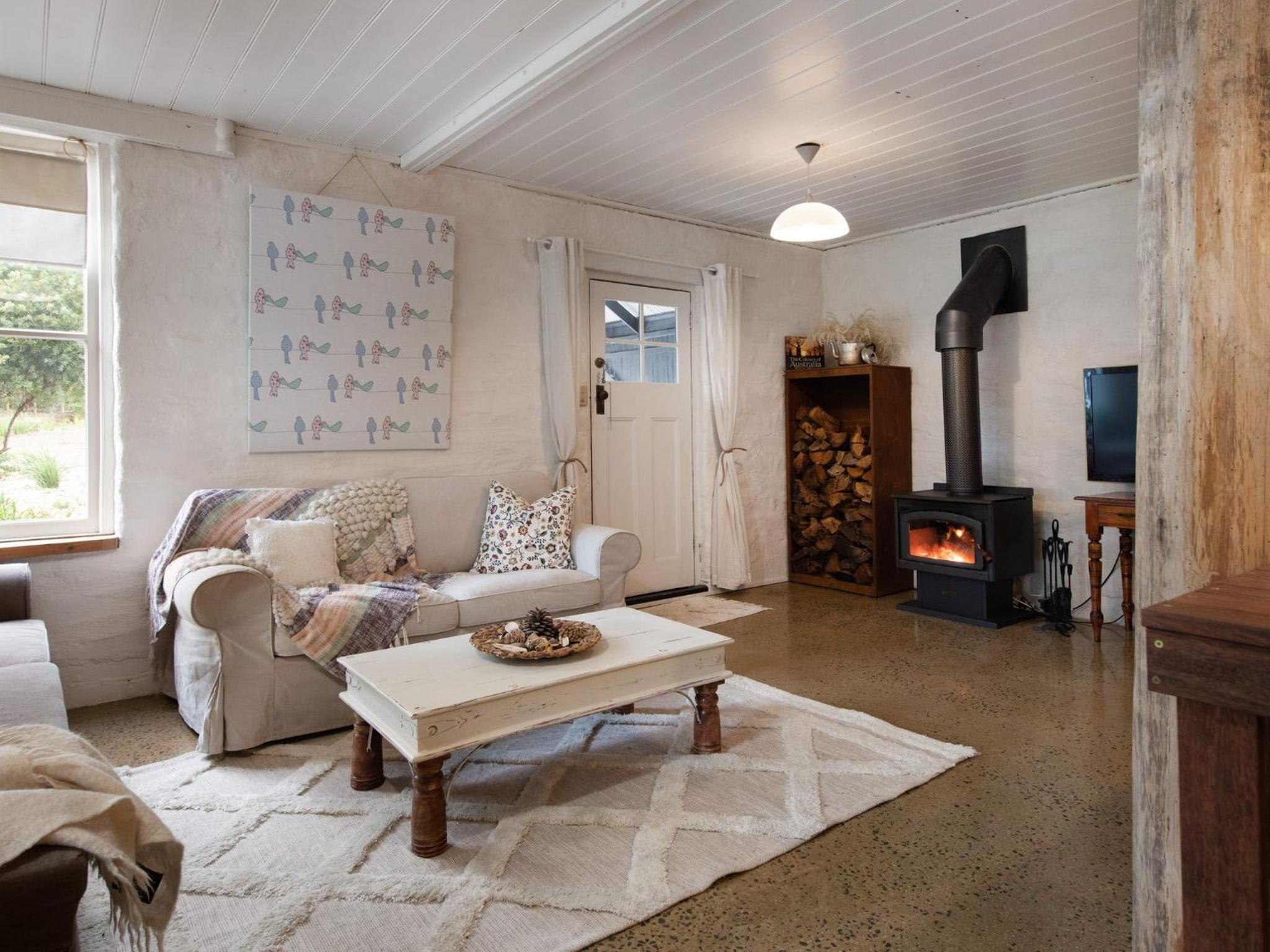 Edessa Lodge - 2 bedroom tranquil bush retreat