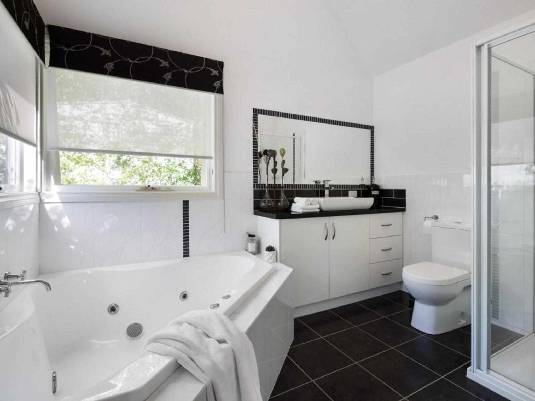 Cottage 4A - sweet retreat with spa in Daylesford