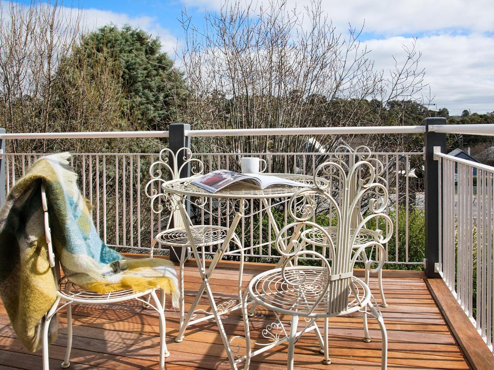 Accolade -3 bedroom, close to Lake Daylesford view 3