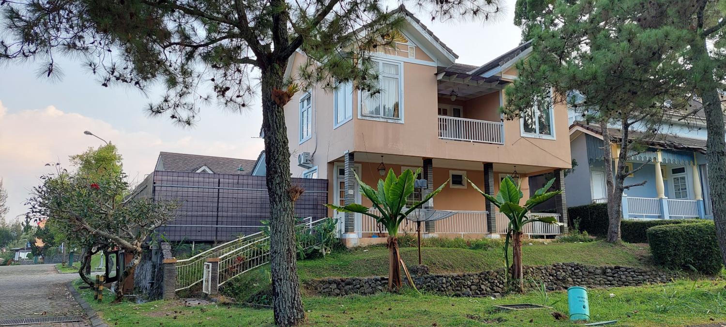 Villa Dalia Puncak Nb4-01 view 3