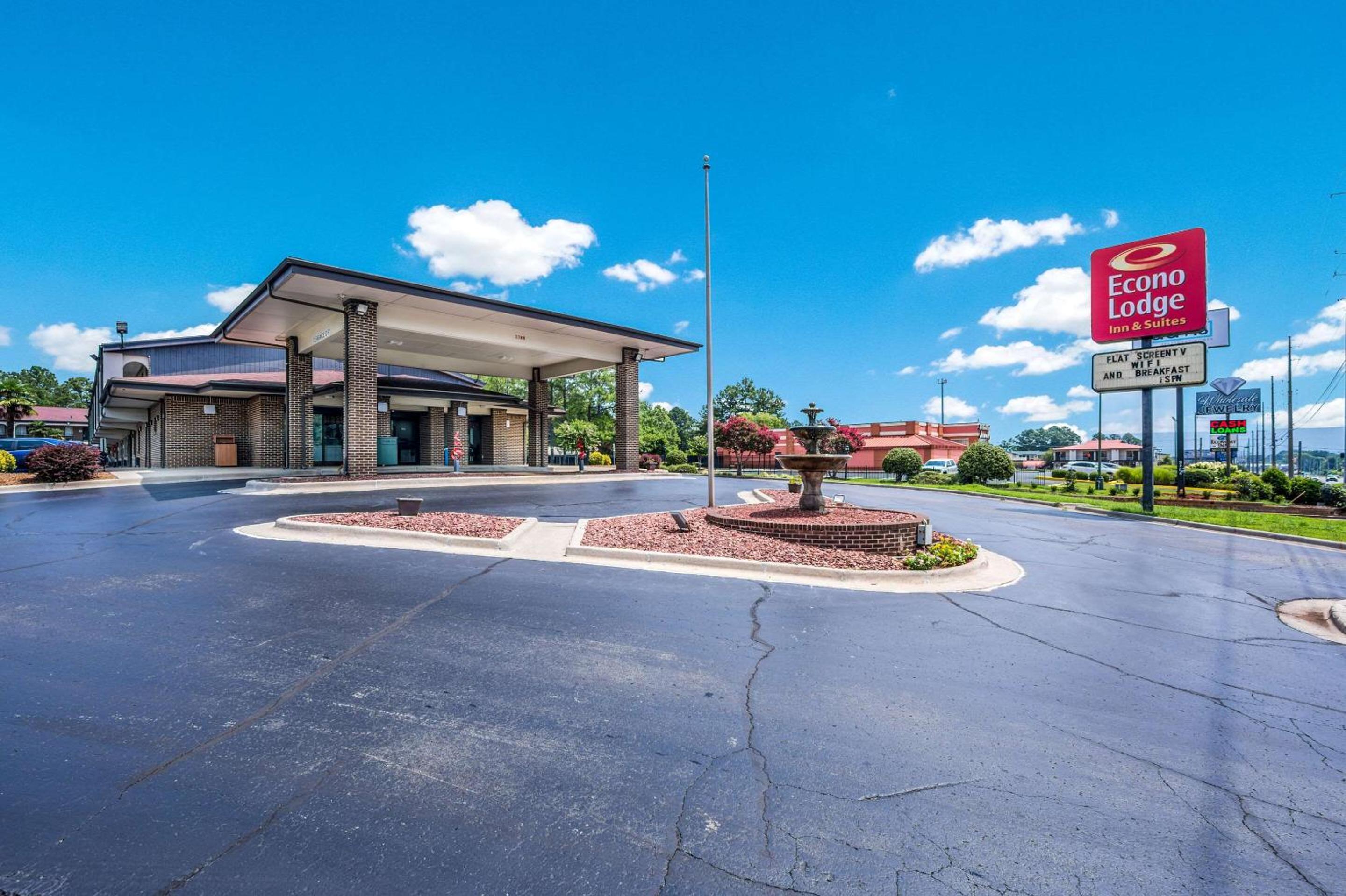 Hotel Econo Lodge Inn & Suites University - Image 1