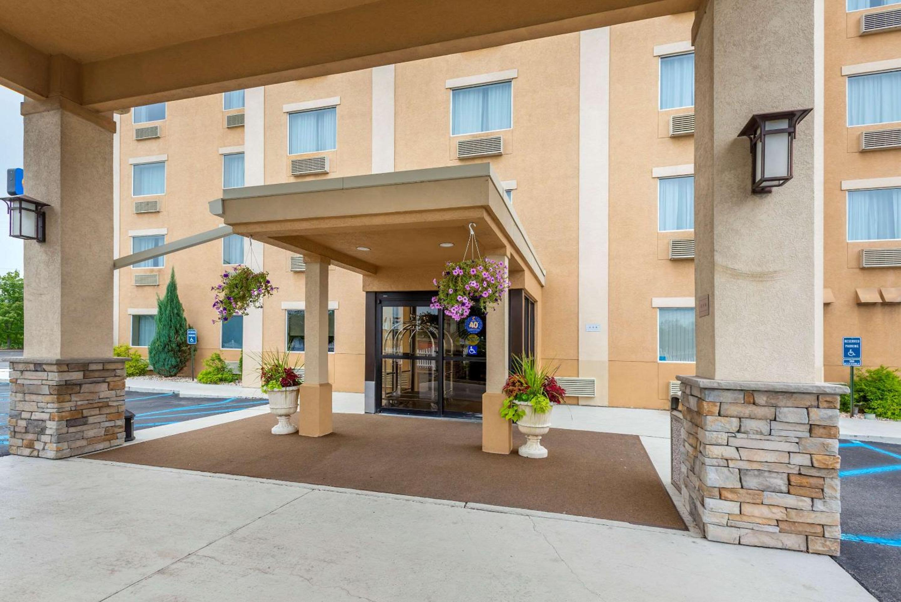 Wilkes-Barre Vacations - Comfort Inn  Suites Wilkes Barre - Arena - Property Image 28