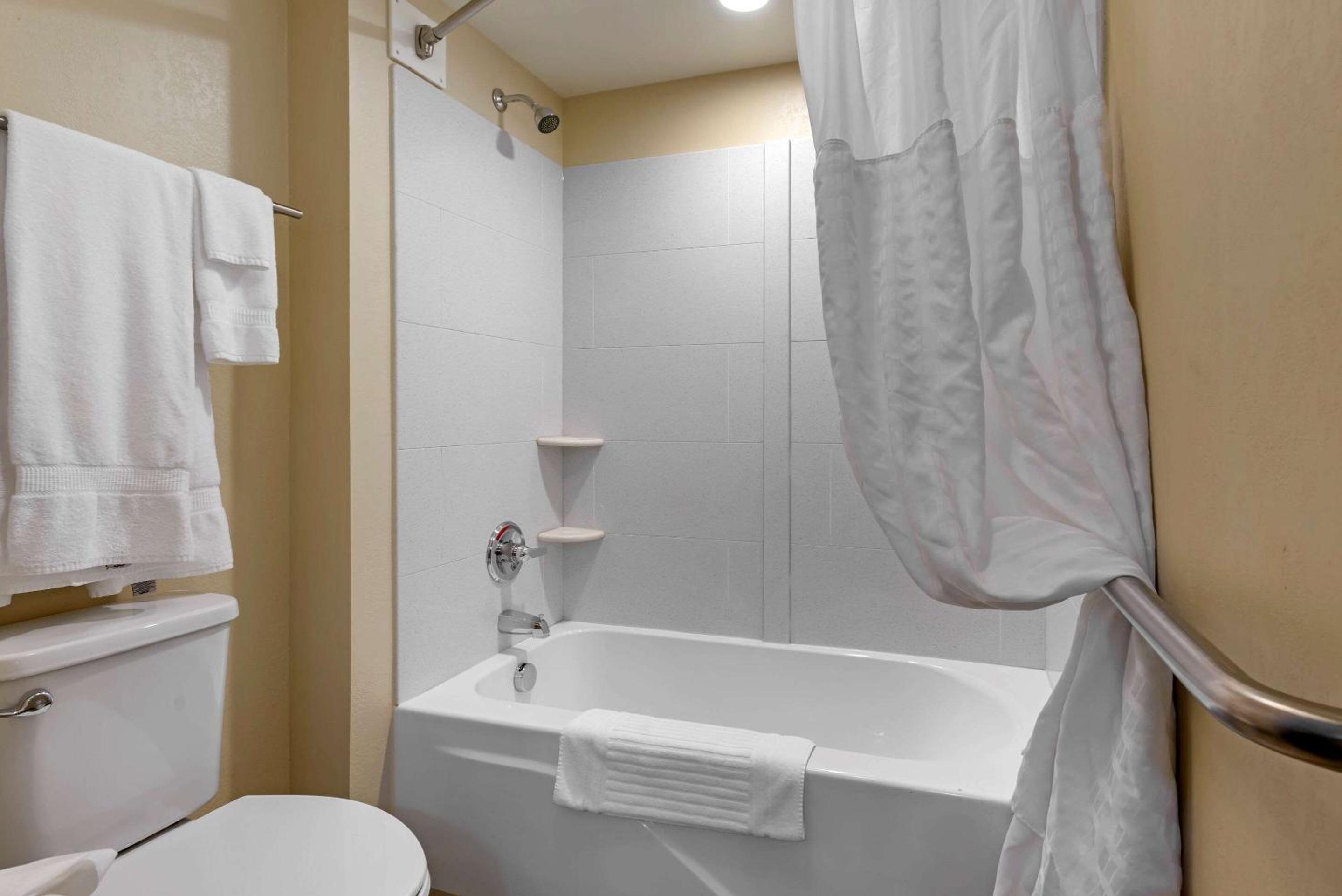 Wilkes-Barre Vacations - Comfort Inn  Suites Wilkes Barre - Arena - Property Image 33