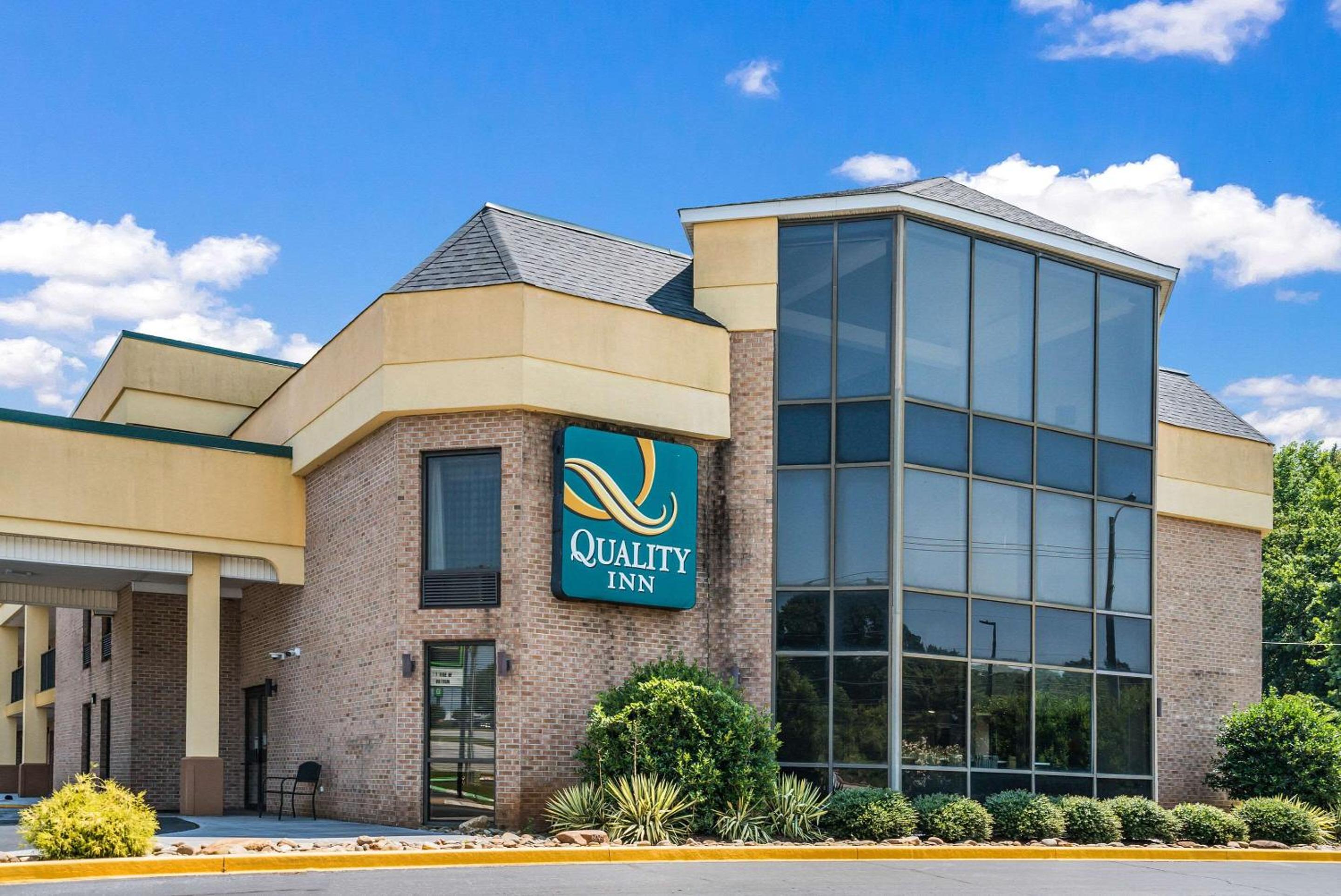 Hotel Quality Inn - Image 1