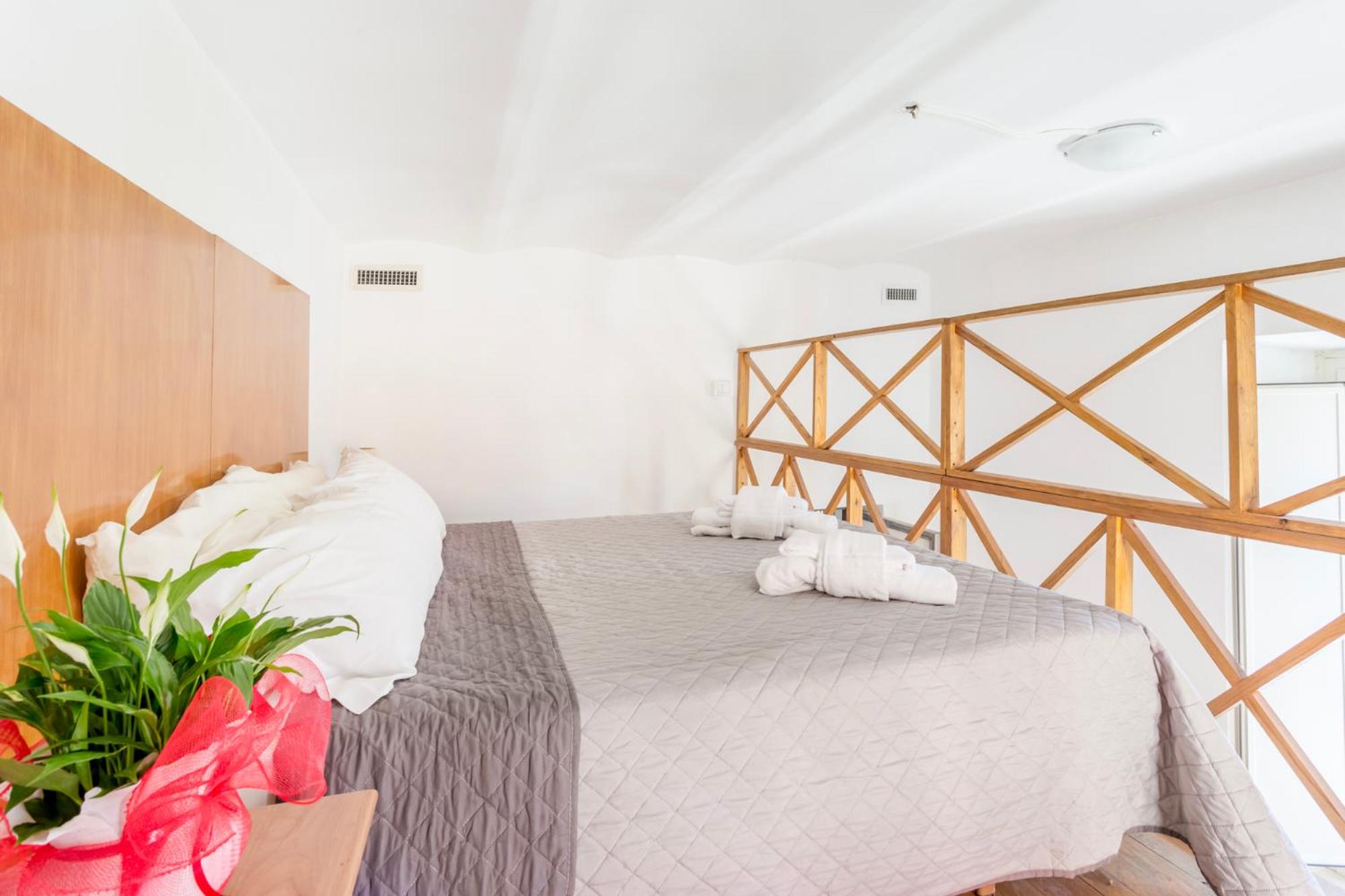 AmoRoma Home