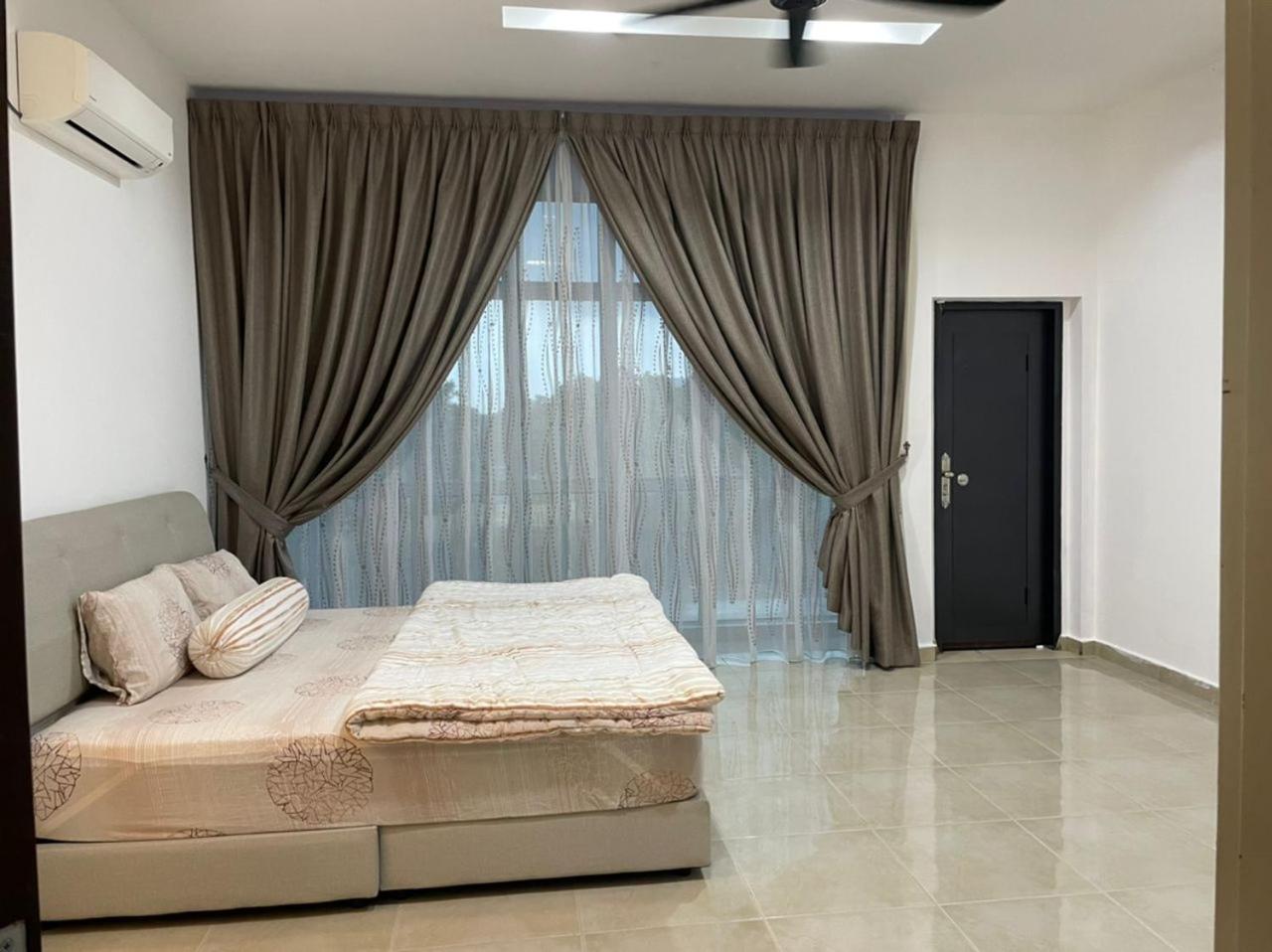 Jovial home