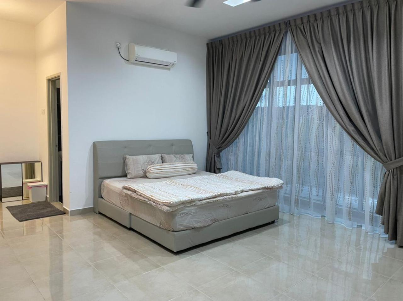 Jovial home