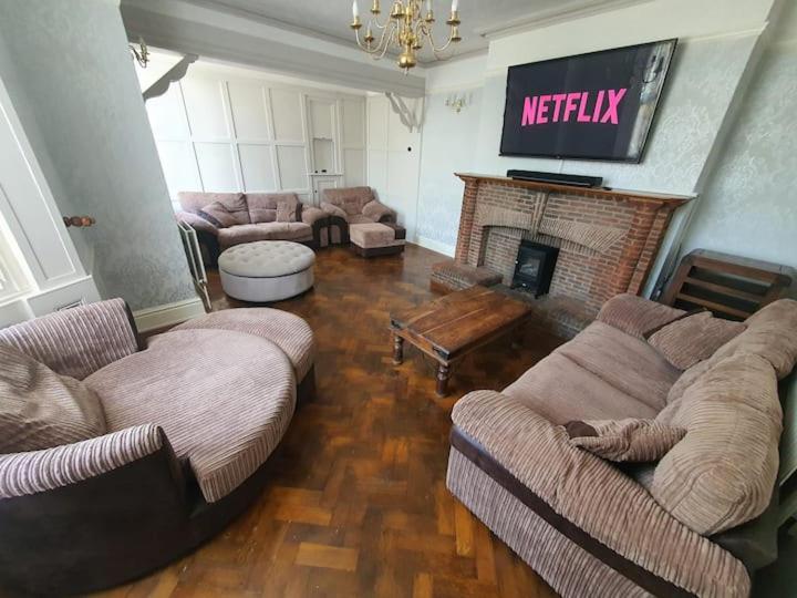 Spectacular Period Property Located In Leicester view 5