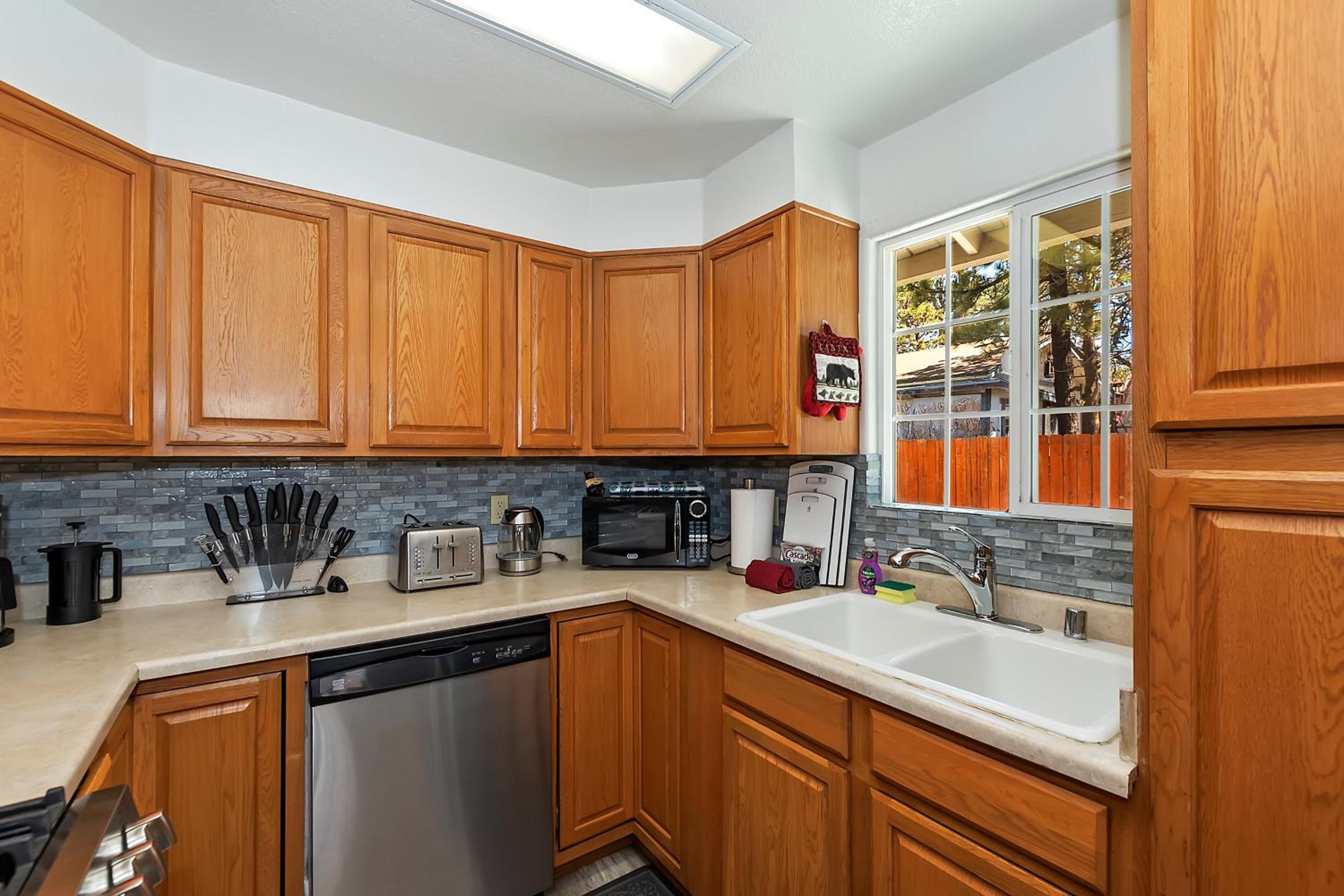 DoorMat Vacation Rentals - Bear Cub Cottage - HOT TUB! view 2