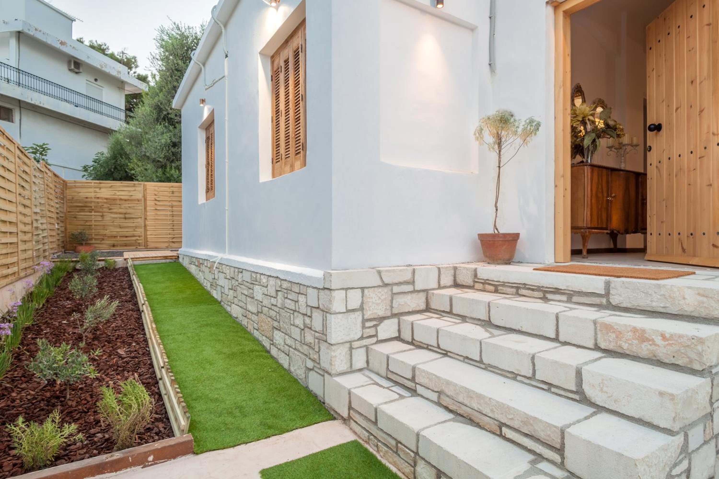 Hotel Fani's Holiday Home with Hot Tub - Image 1