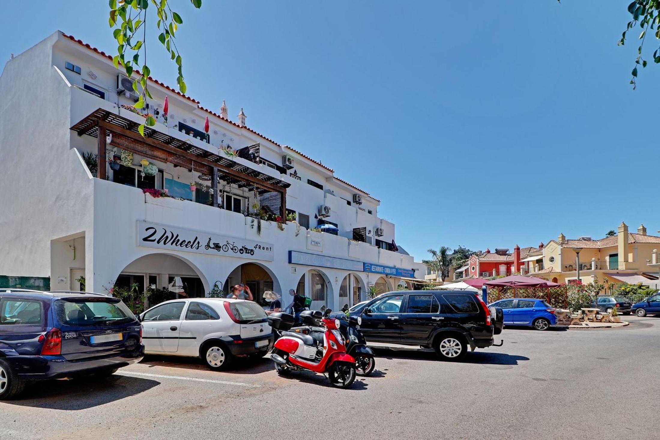 Faro Airport Flats by Homing