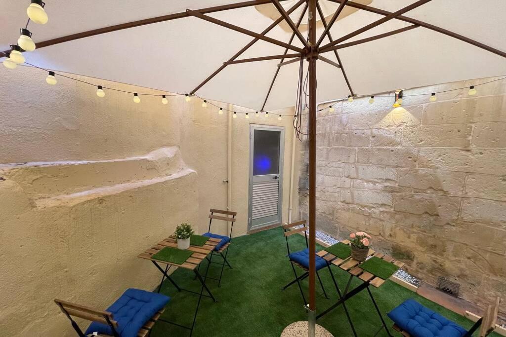 2 Bed Apt in heart of St Julians - 5min from Seafront photo 2
