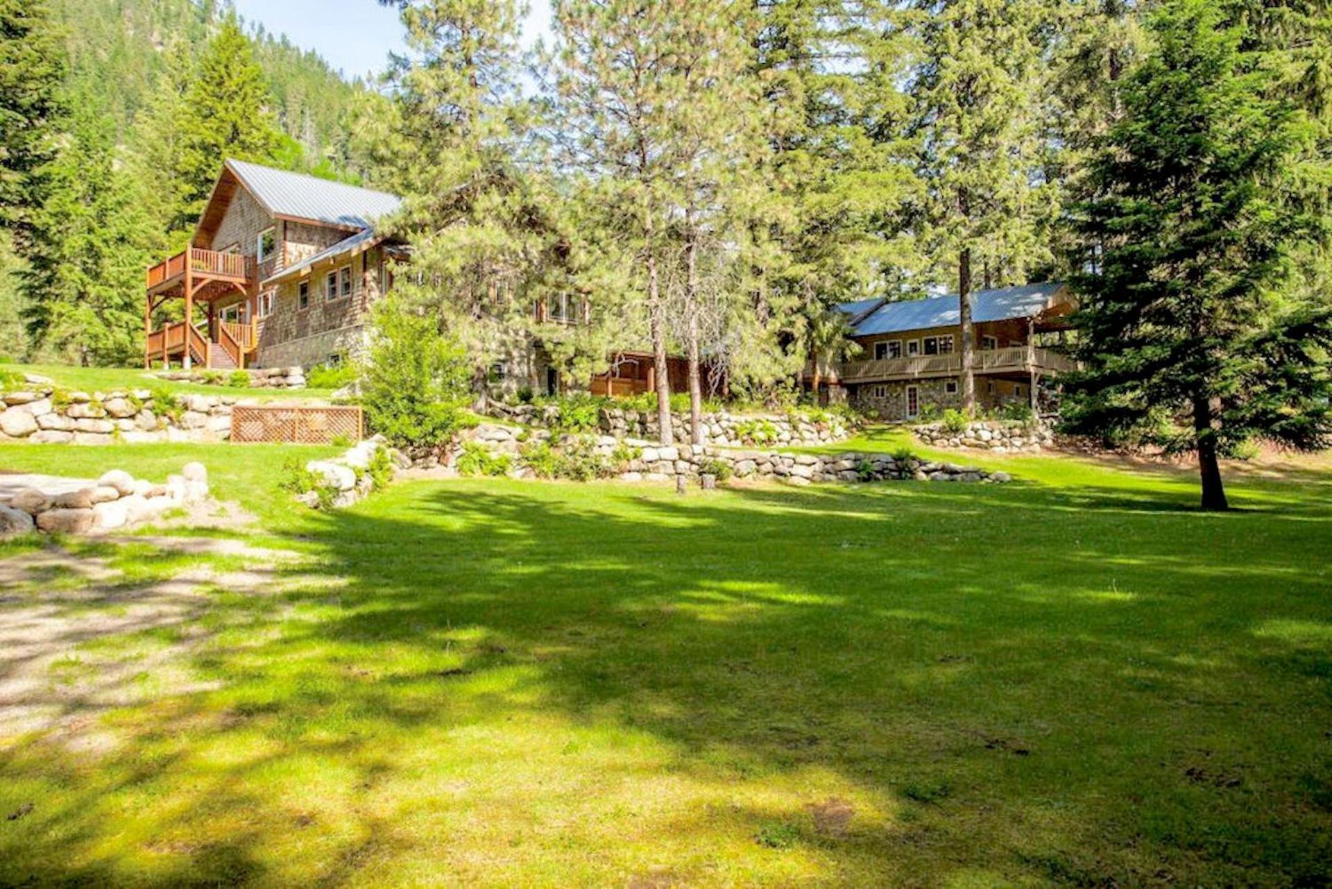Snowgrass Lodge - River, Mountain Views & Hot tub view 4