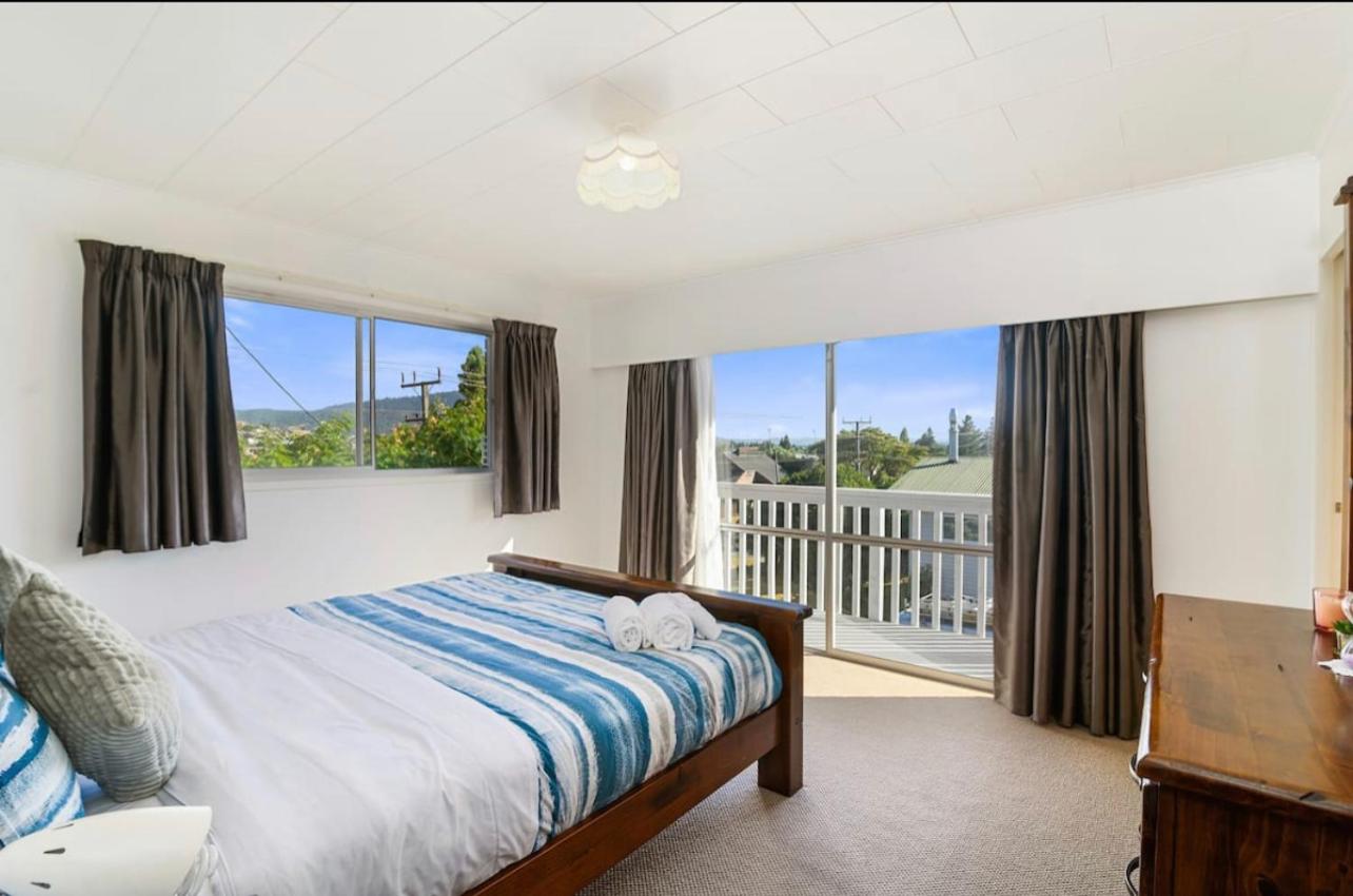 Spacious Utuhina holiday House view 4