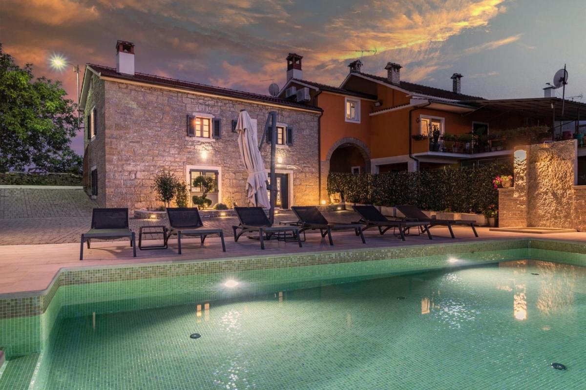 Villa Grazia with heated Pool view 4
