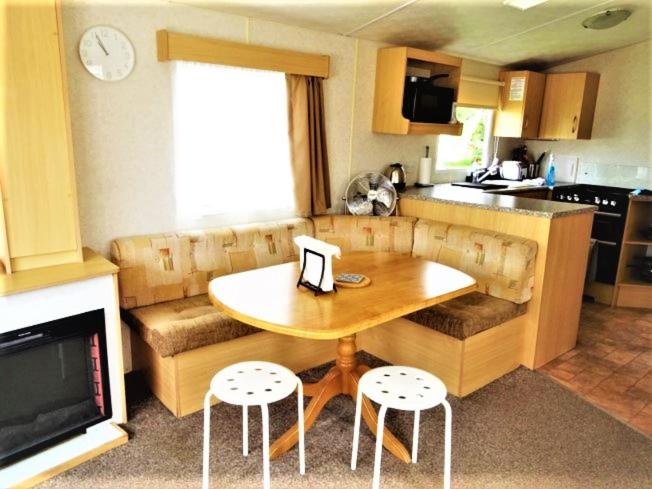 Devon Barnstaple Self Catering Tarka Holiday Park Free Wi-Fi Spacious Static Caravan sleeps 4 Pets allowed location Devon EX31 4AU Just 6 miles from Saunto view 4