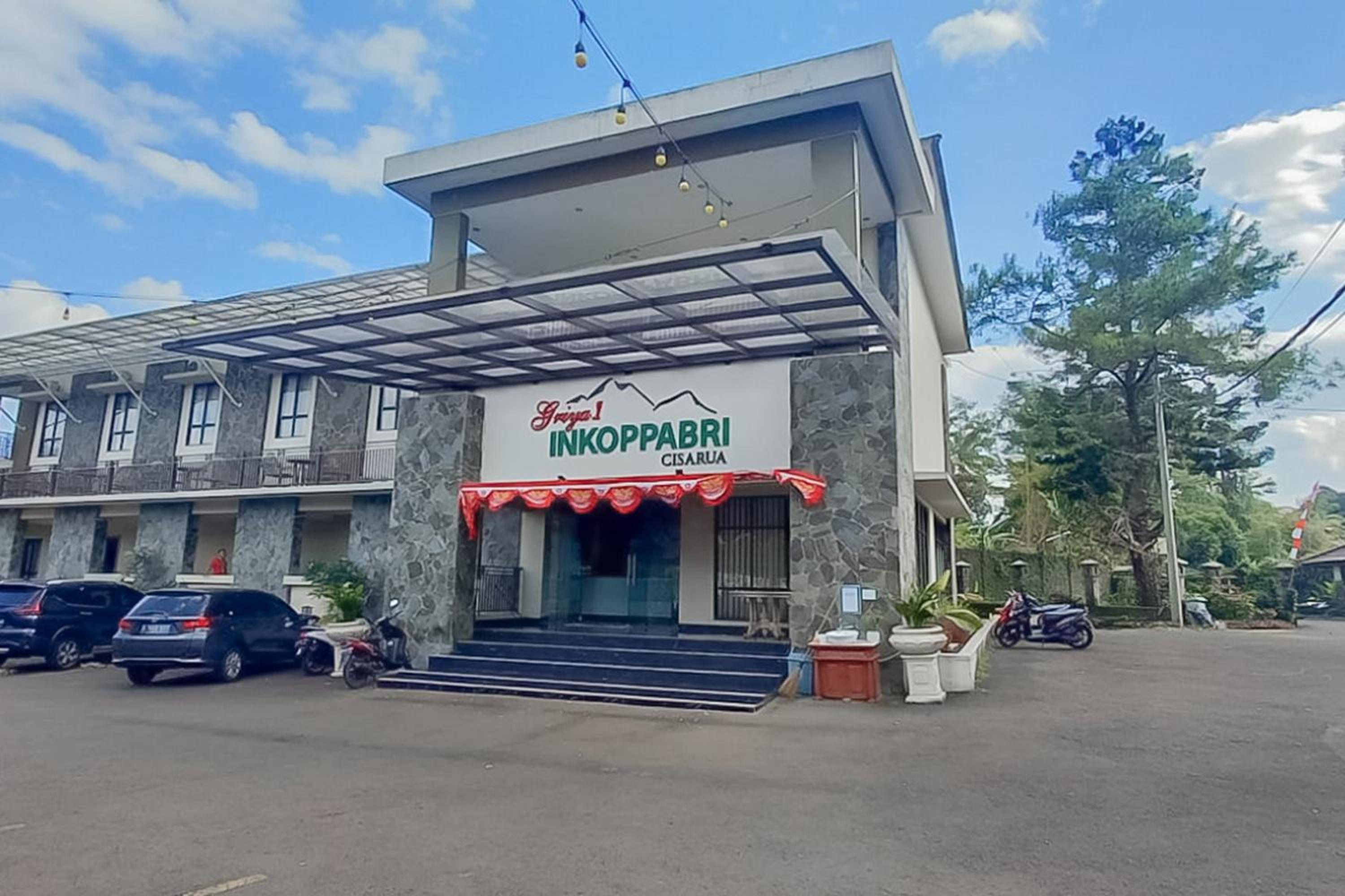 RedDoorz Premium @ Griya Inkoppabri Cisarua Puncak view 4