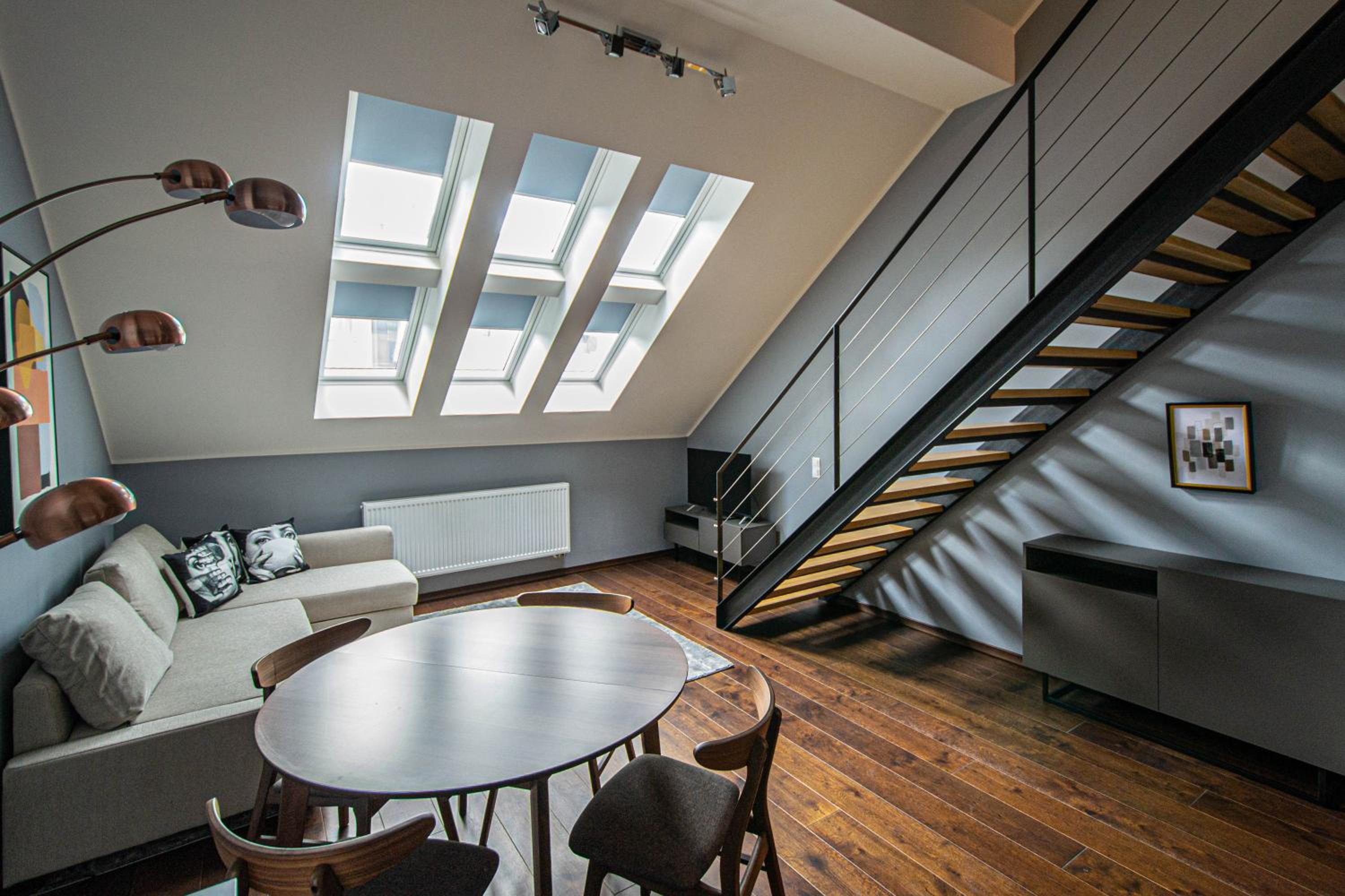 Quite Loft with Balcony and 3 Air Conditioners