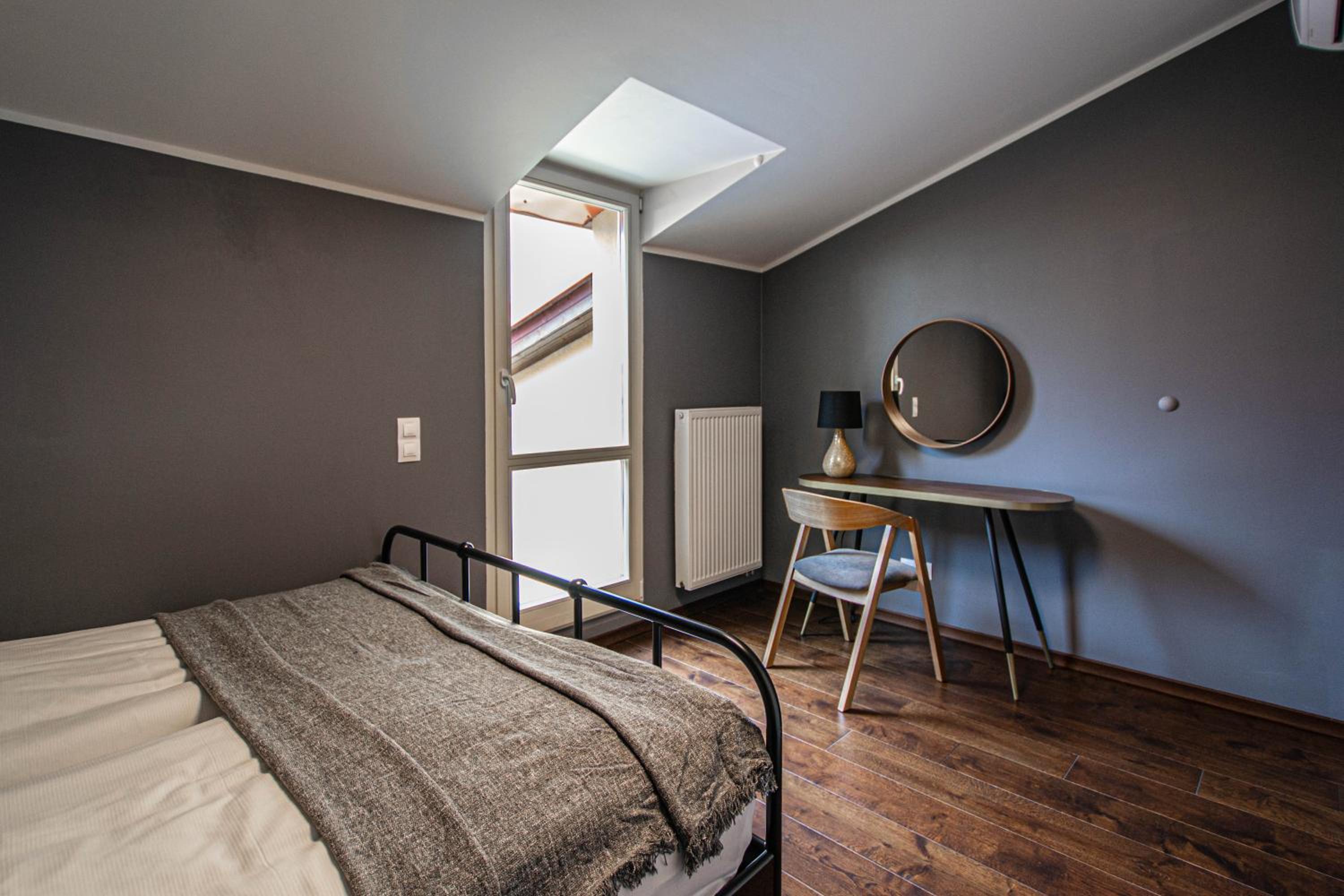 Quite Loft with Balcony and 3 Air Conditioners