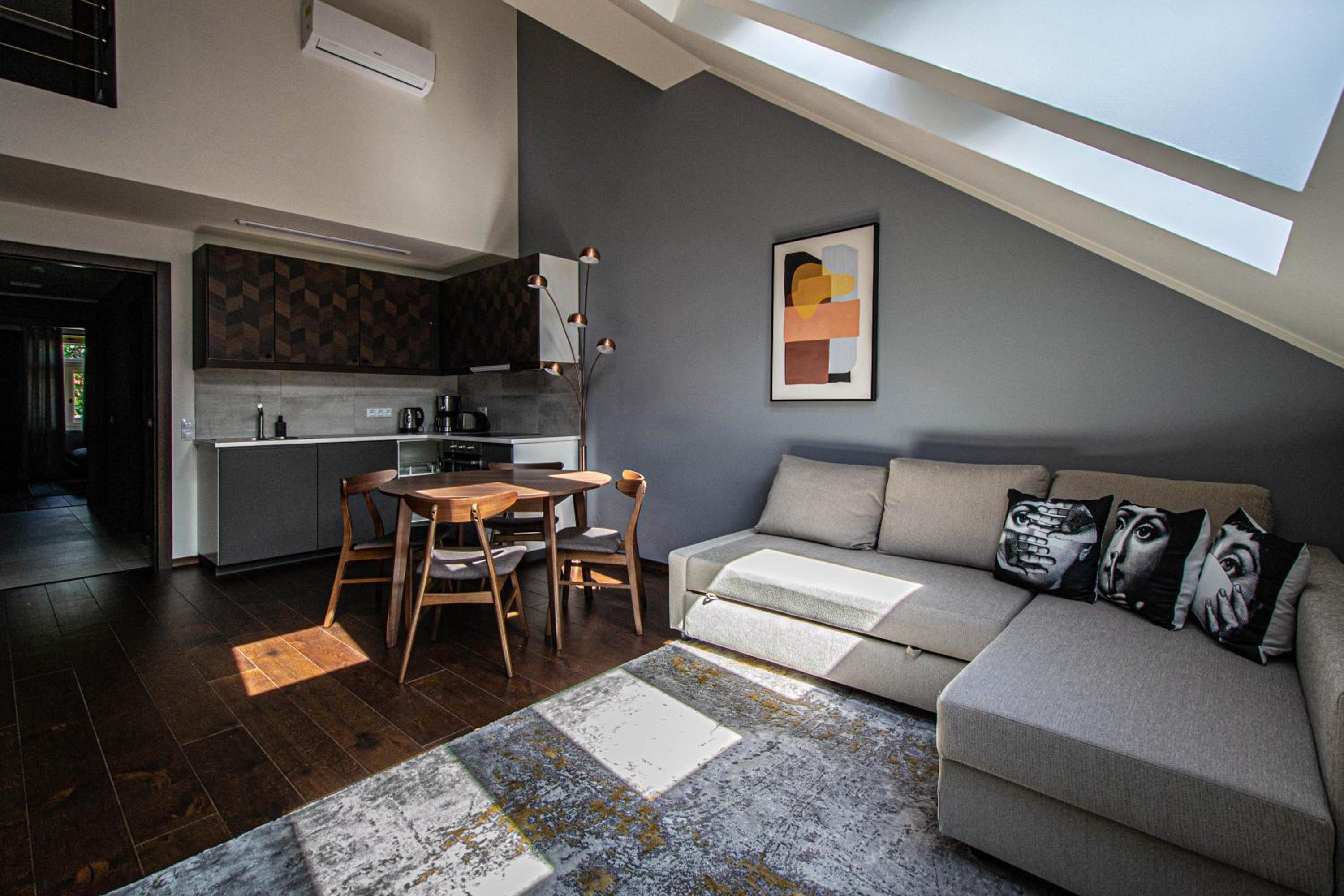 Quite Loft with Balcony and 3 Air Conditioners