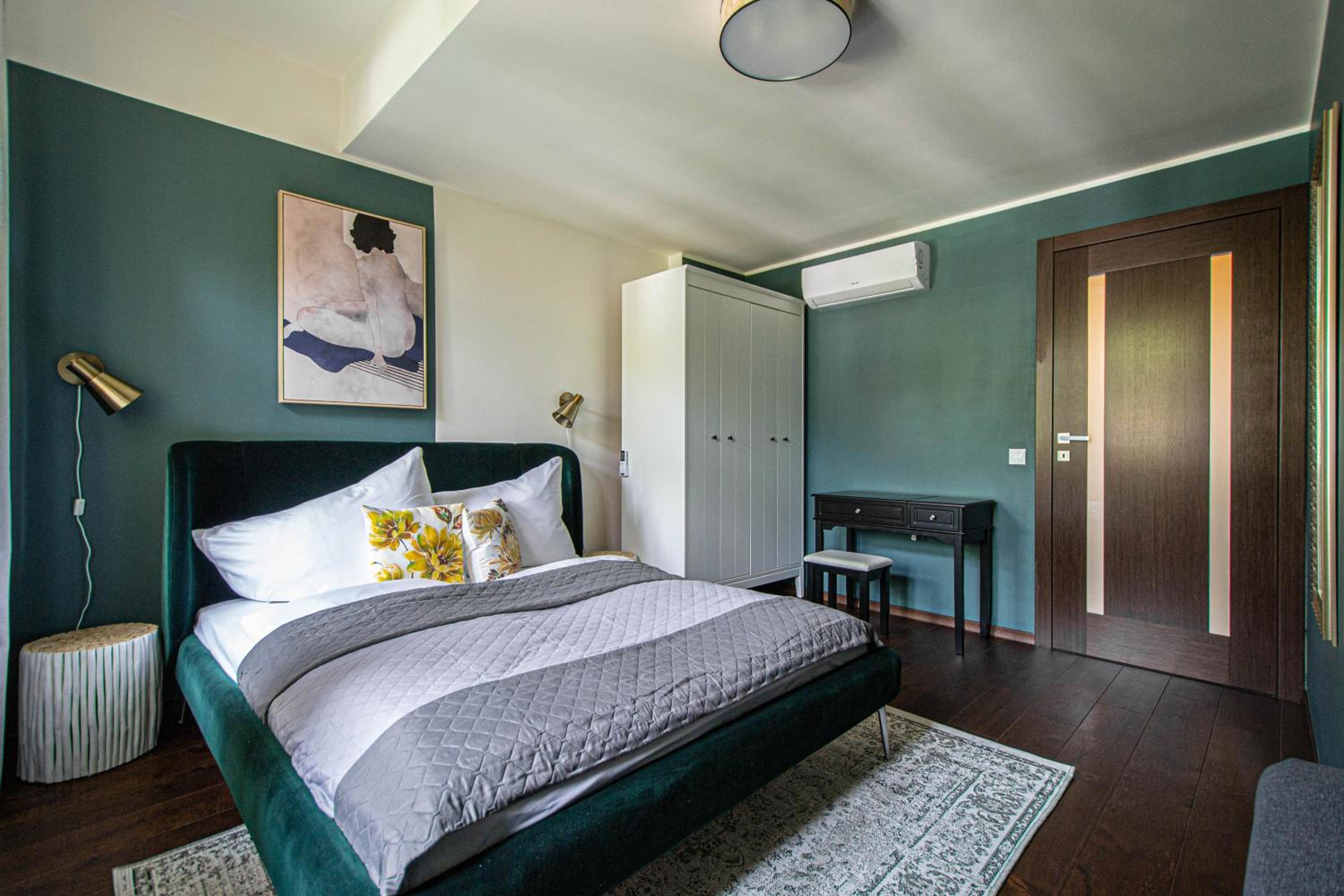Quite Loft with Balcony and 3 Air Conditioners
