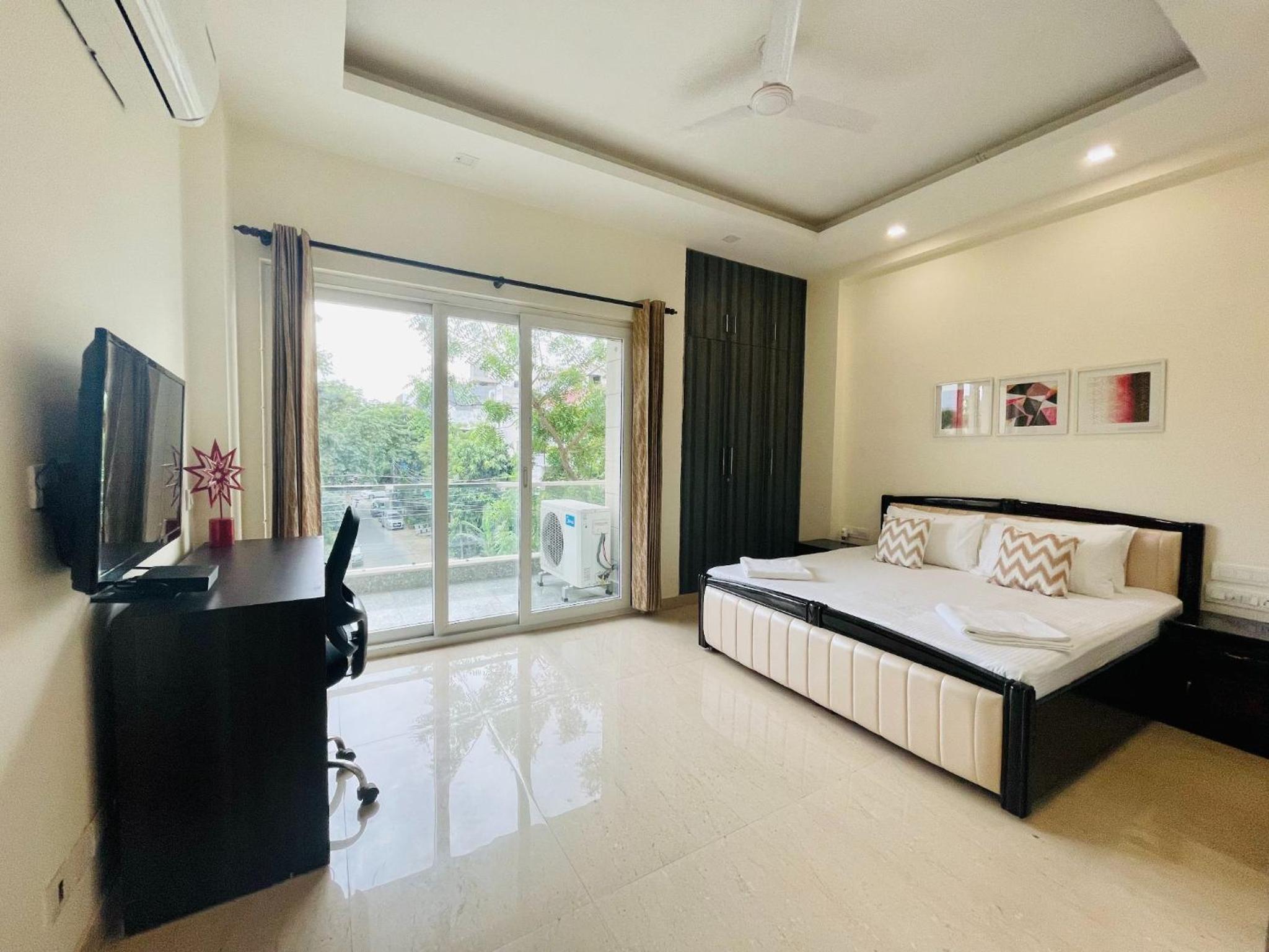 BluO 1BHK - DLF CyberCity, MG Road - Balcony, Lift view 5