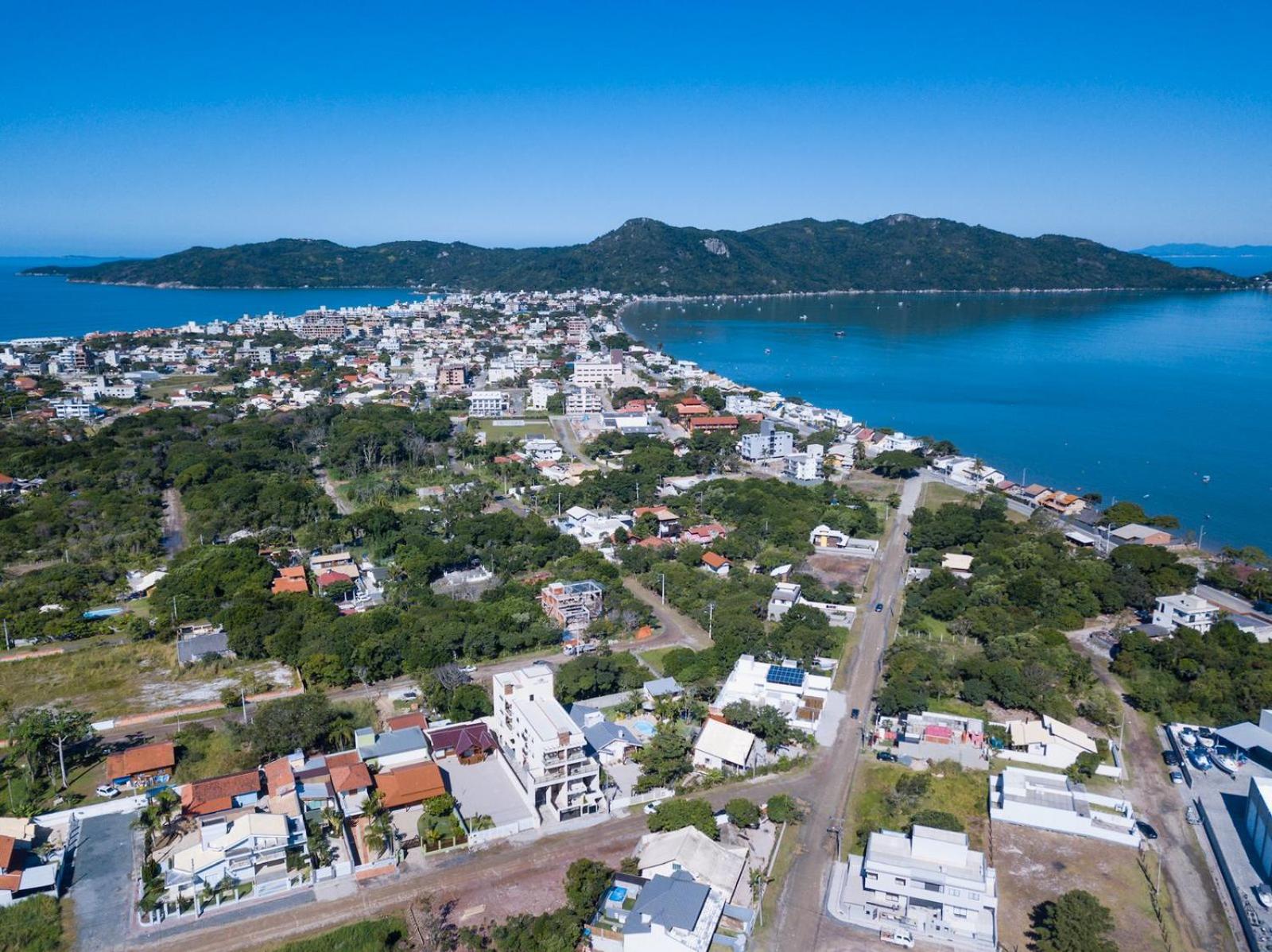 Lindo Apartamento no Mariscal, Bombinhas, com estacionamento e quintal, a 290 metros da praia do Canto Grande!!! view 3