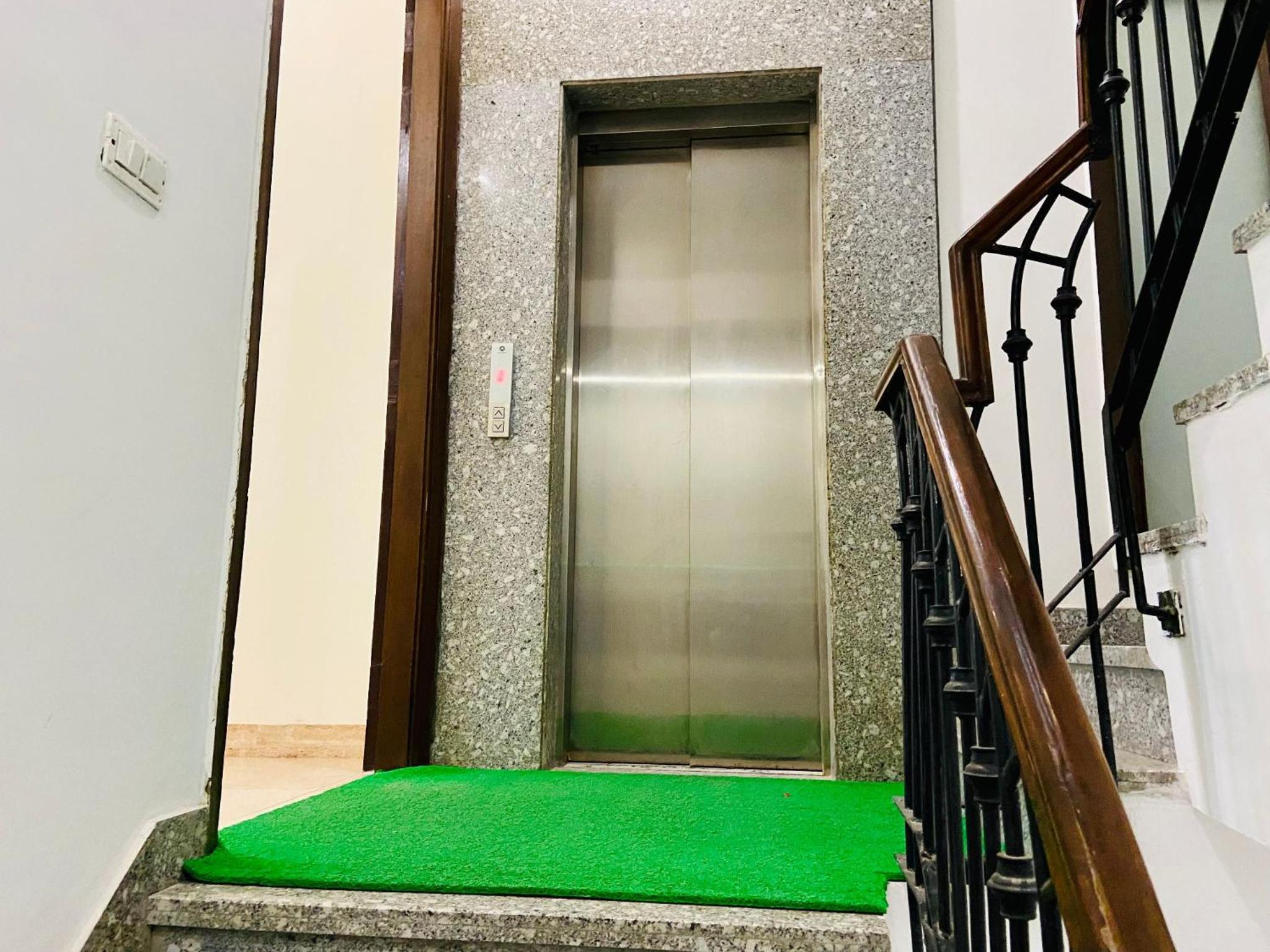 BluO Studio DLF CyberCity - Kitchen, Balcony, Lift view 2
