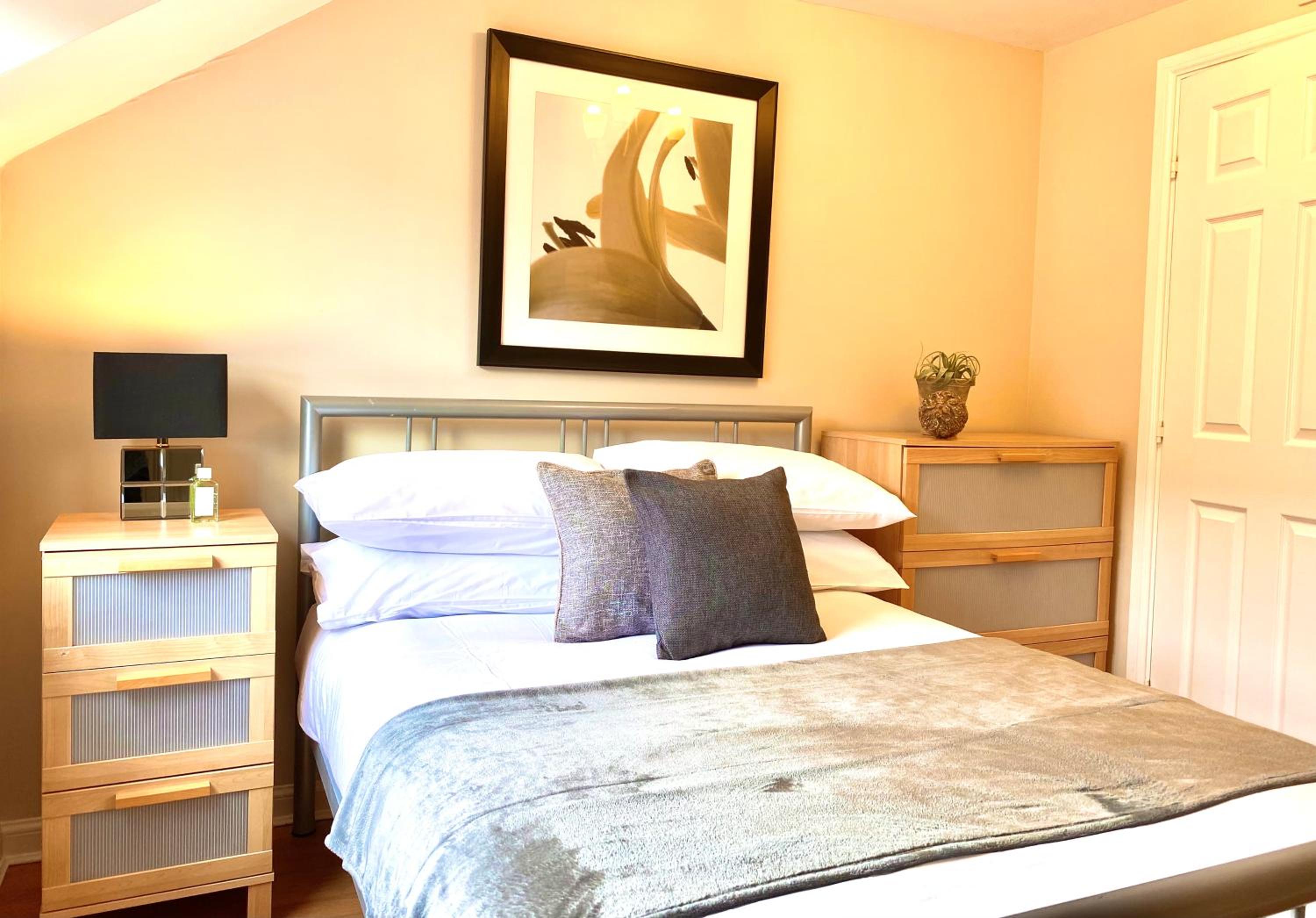 Aylesbury Contractor & Staycation Home view 4
