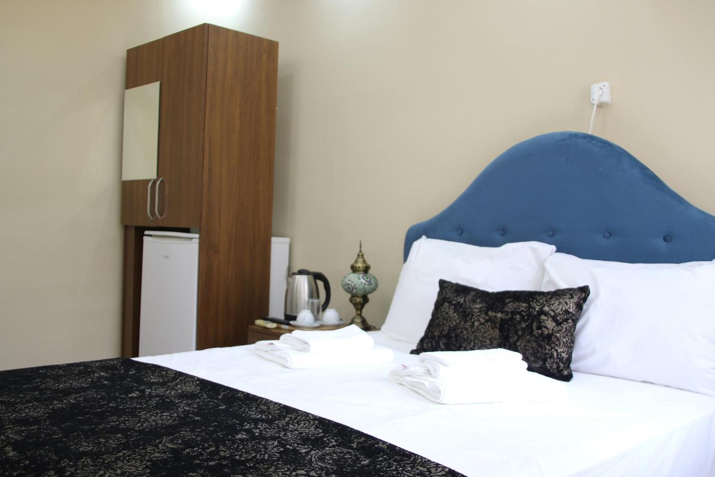 Estampolis Hotel