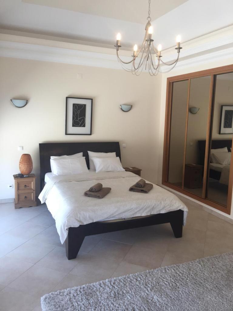 4 bed 4 bathroom villa Quinta da Boavista view 3