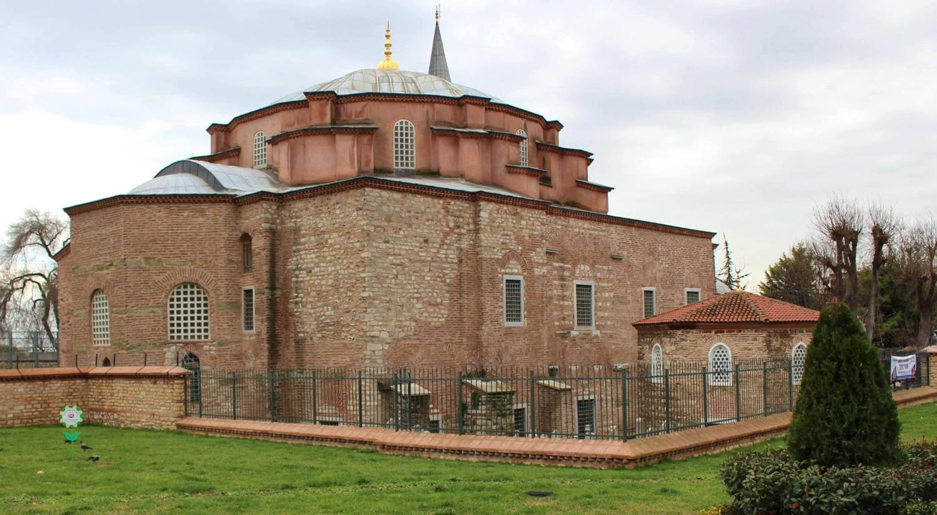 Estampolis Hotel