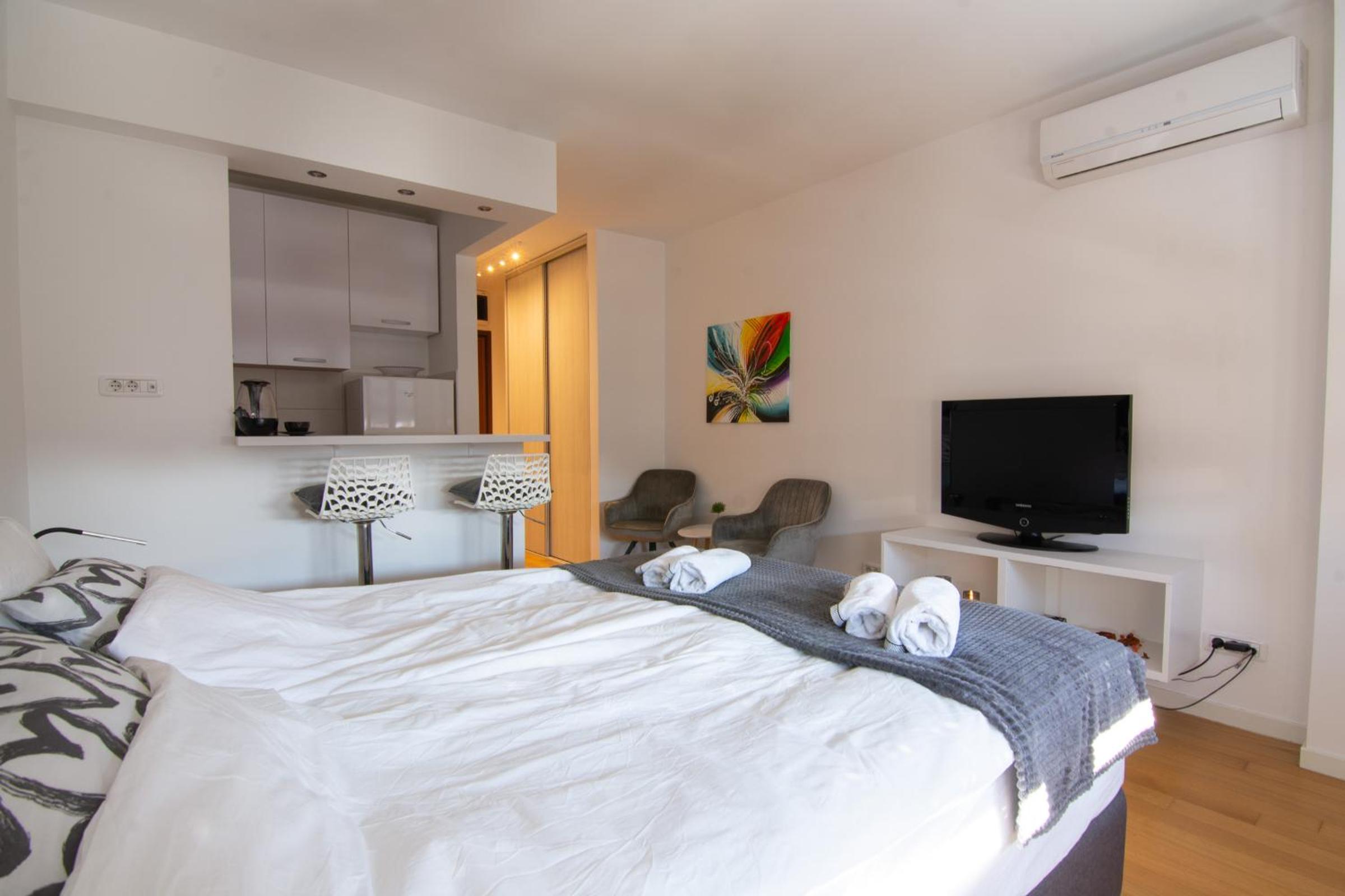 A Blok New Modern - Free garage parking, comfortable, quiet with a park view view 4
