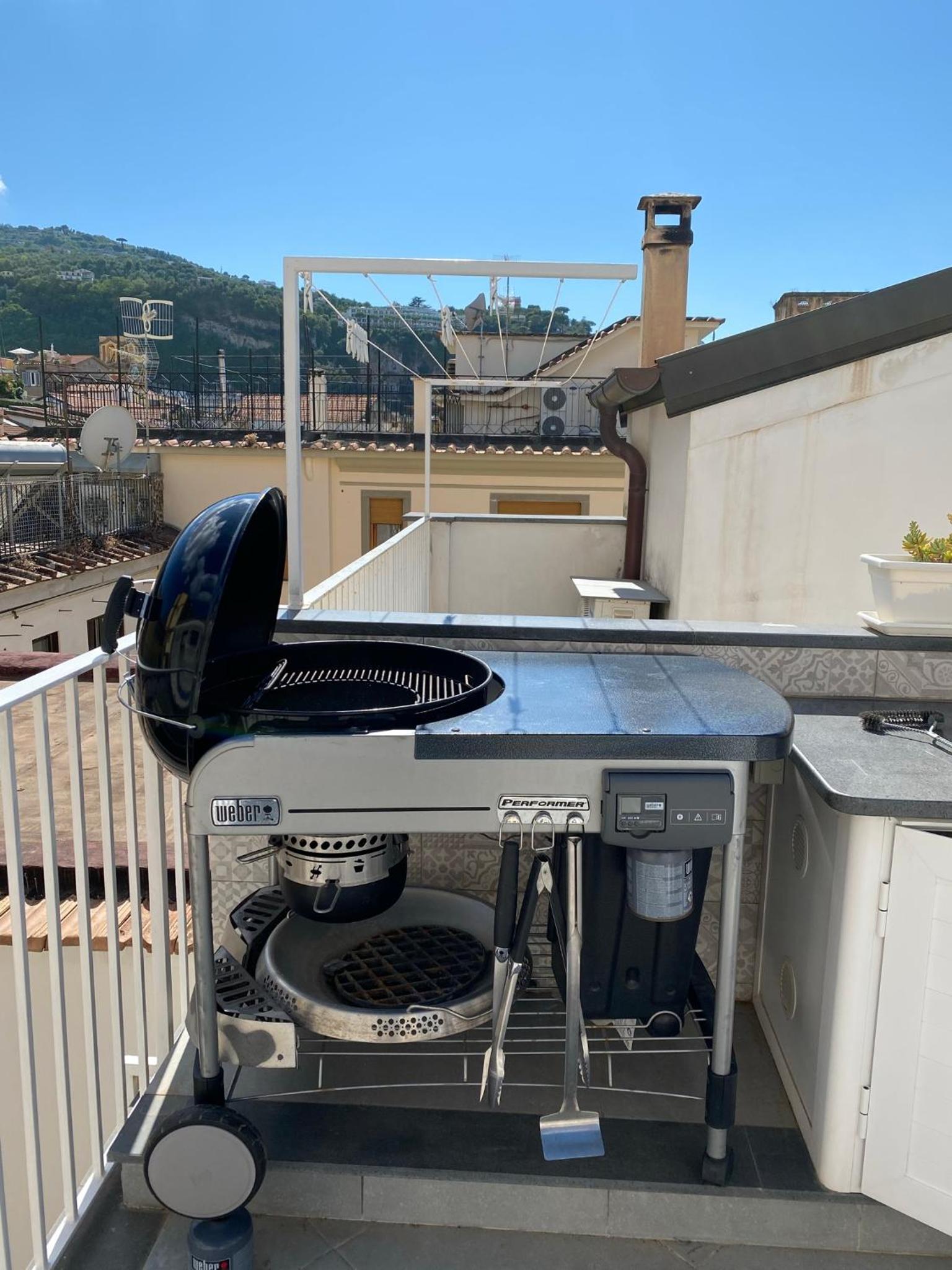 Grata Hospes Sorrento - Boutique House - Rooftop Deck - BBQ view 4